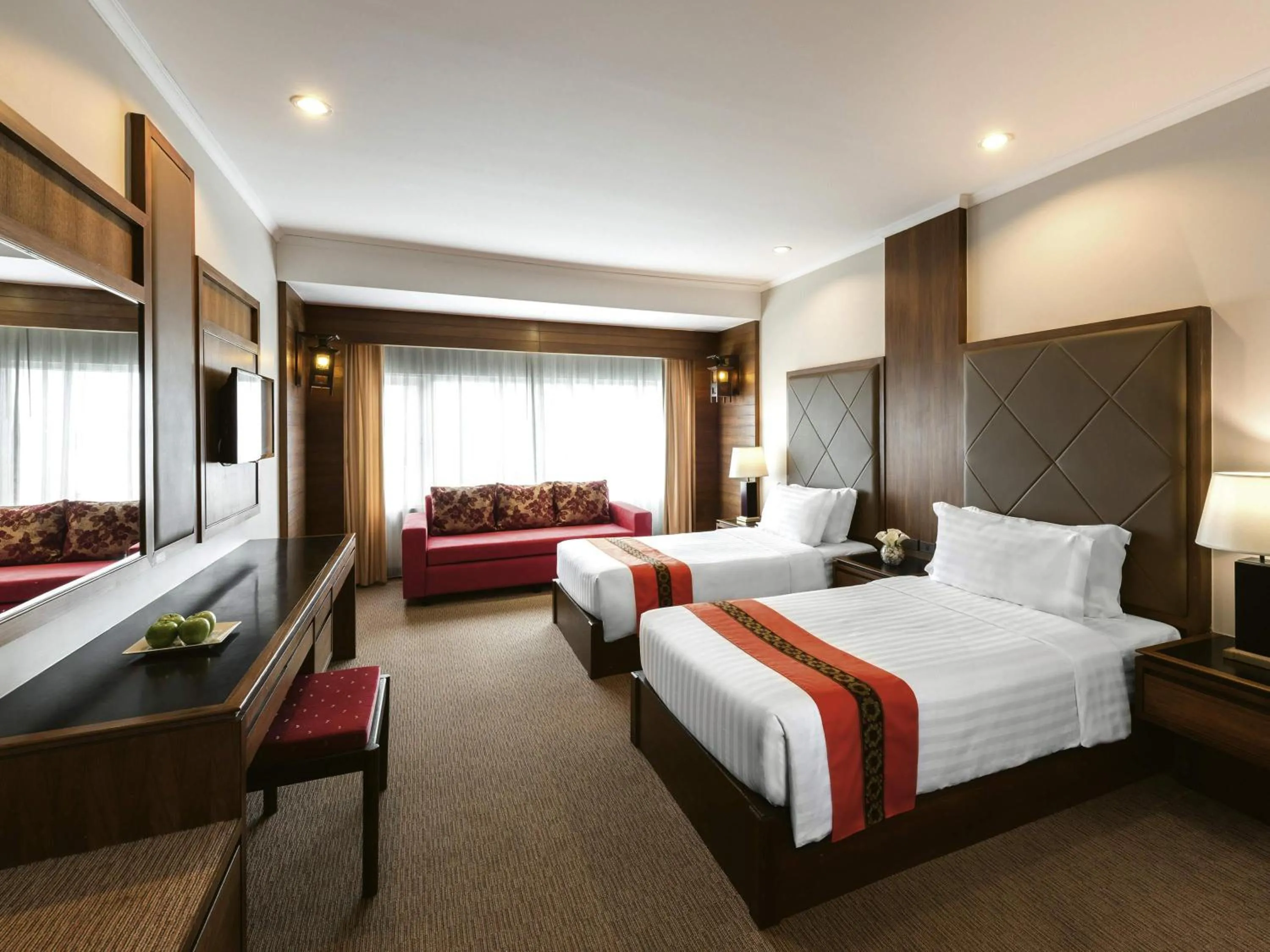 Bedroom, Bed in Movenpick Suriwongse Hotel Chiang Mai