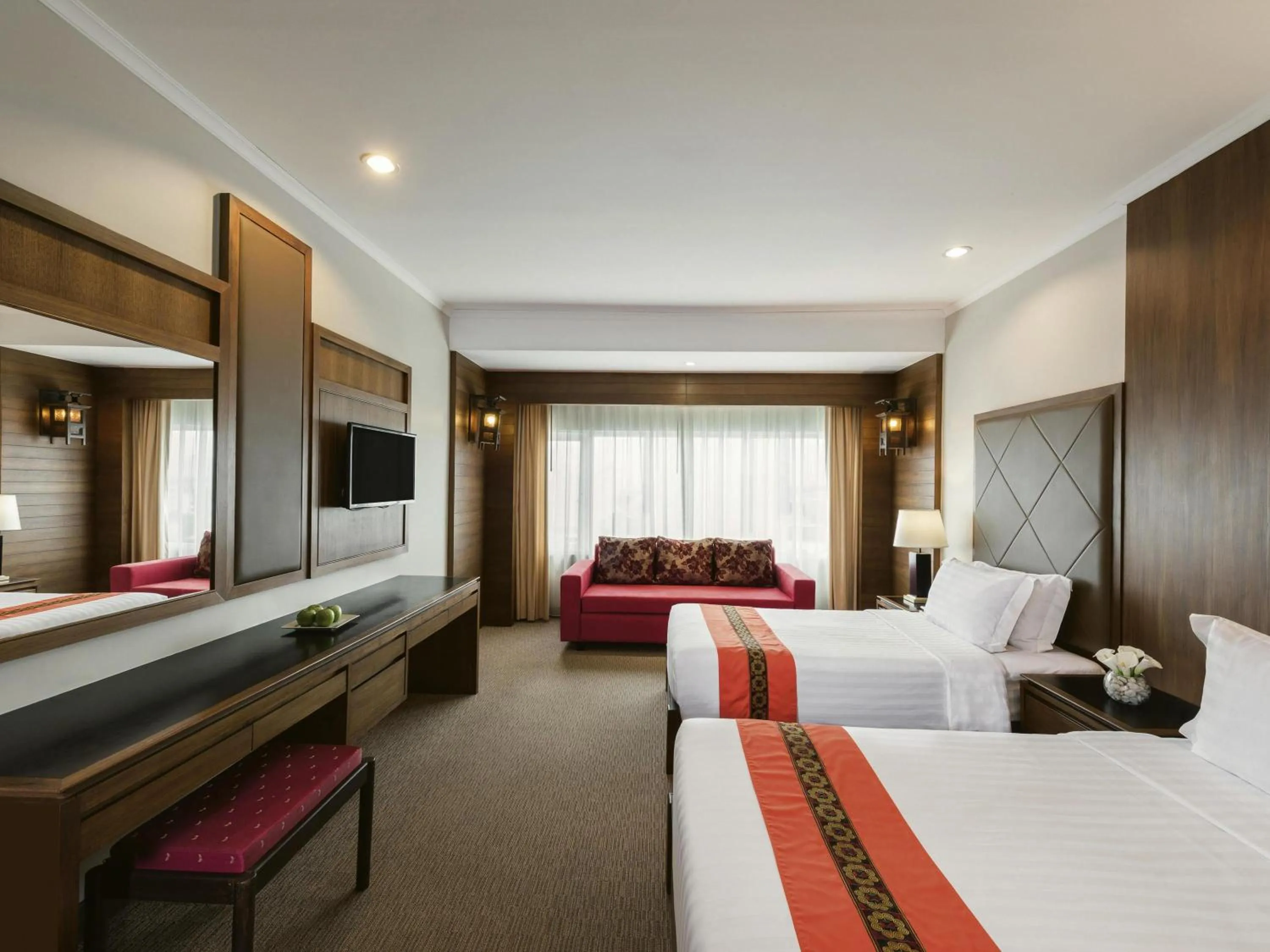 Bedroom, Bed in Movenpick Suriwongse Hotel Chiang Mai