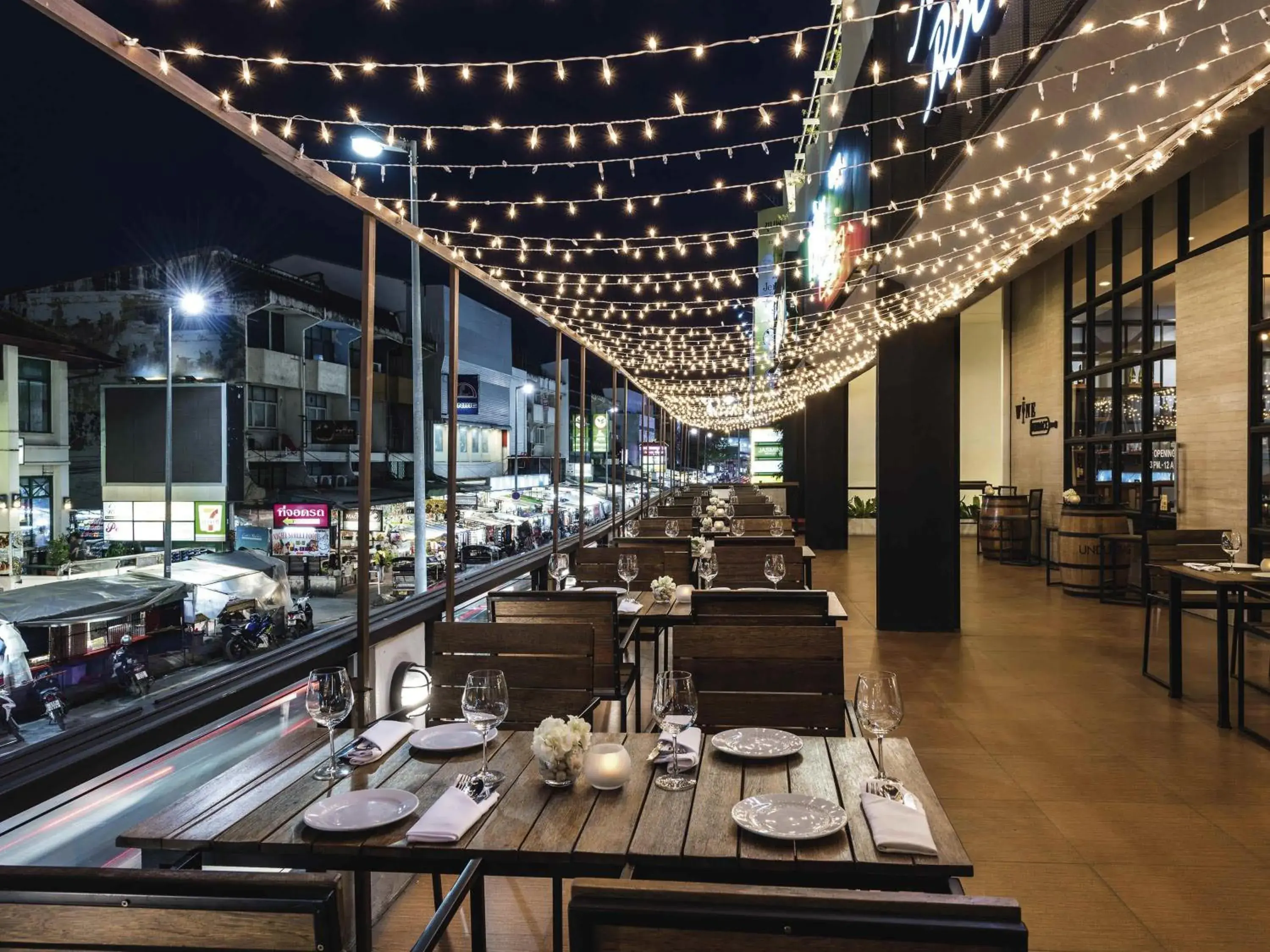 Restaurant/places to eat in Movenpick Suriwongse Hotel Chiang Mai Restaurant/places to eat in Movenpick Suriwongse Hotel Chiang Mai