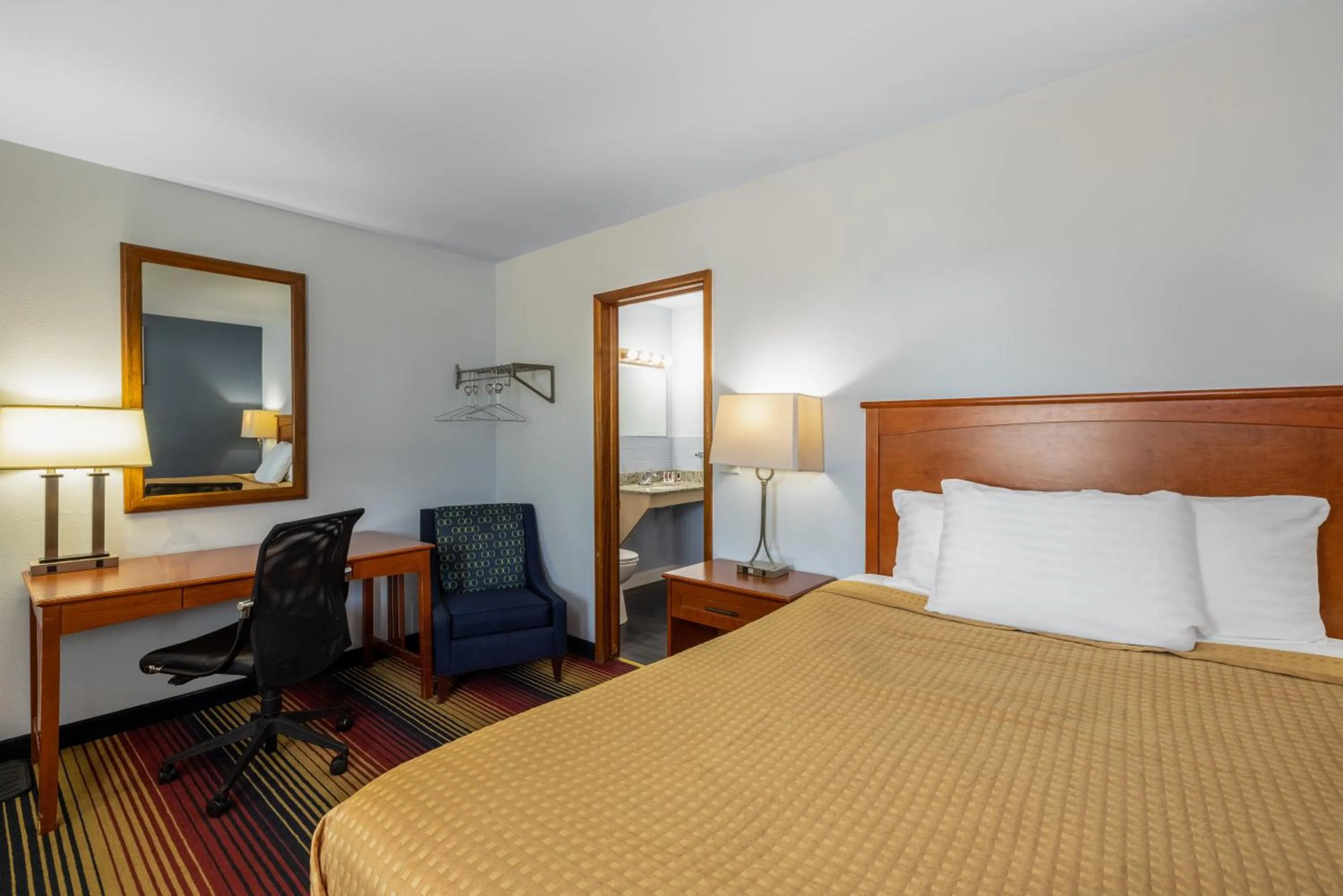 Bed in Travelodge by Wyndham Spirit Lake/Okoboji