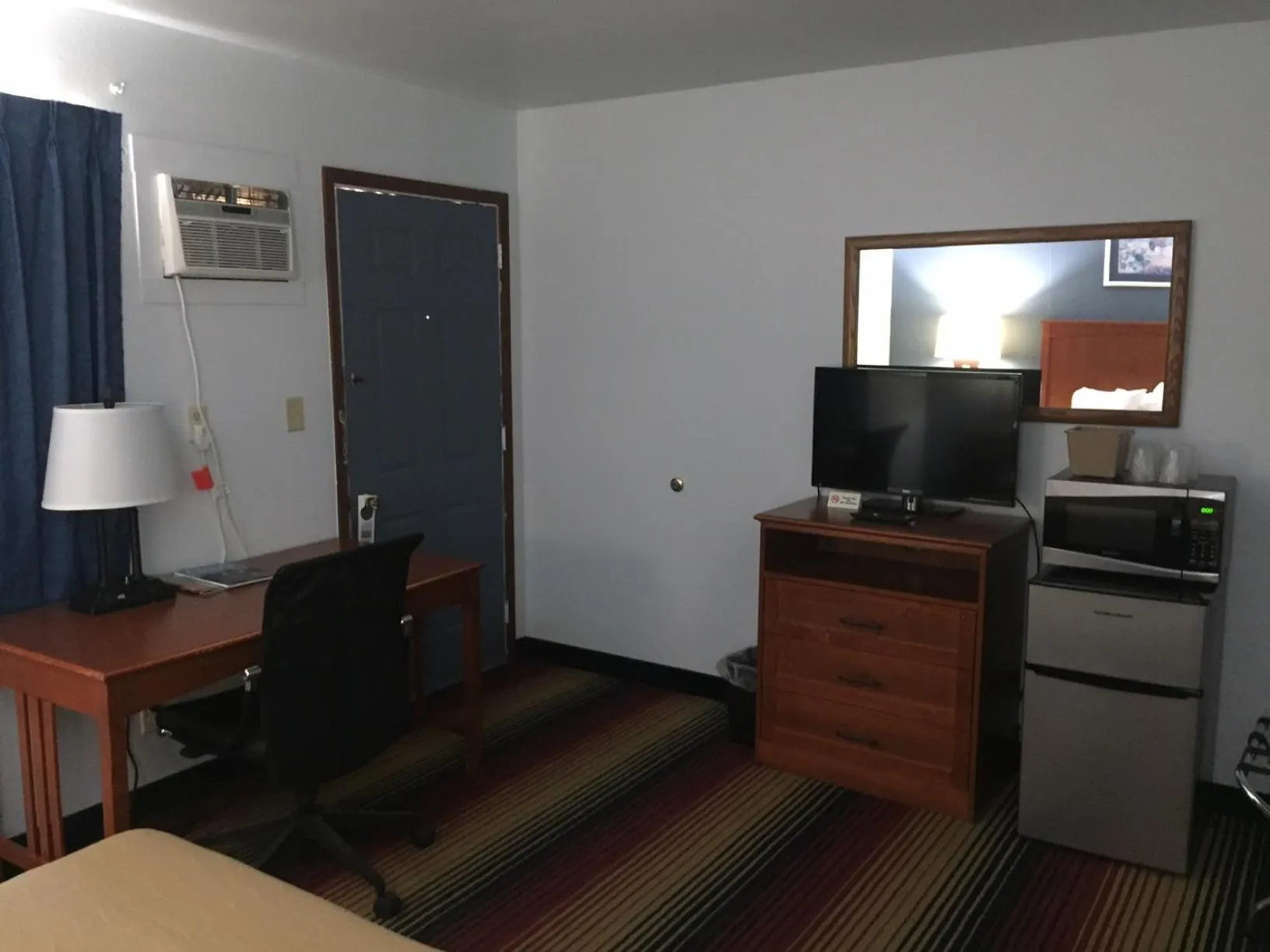 TV and multimedia in Travelodge by Wyndham Spirit Lake/Okoboji
