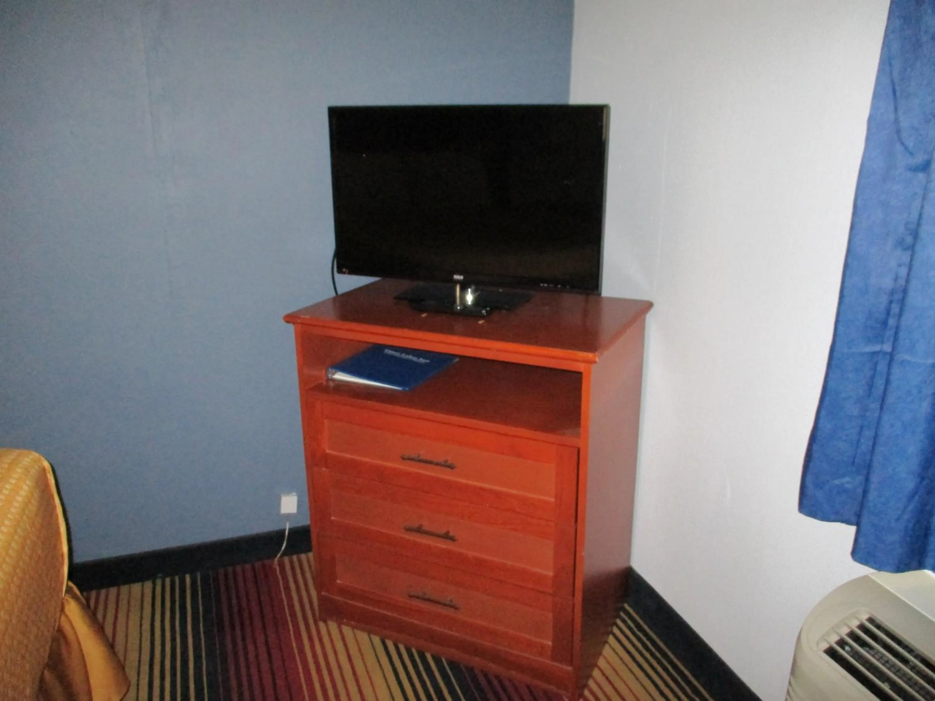 TV and multimedia in Travelodge by Wyndham Spirit Lake/Okoboji