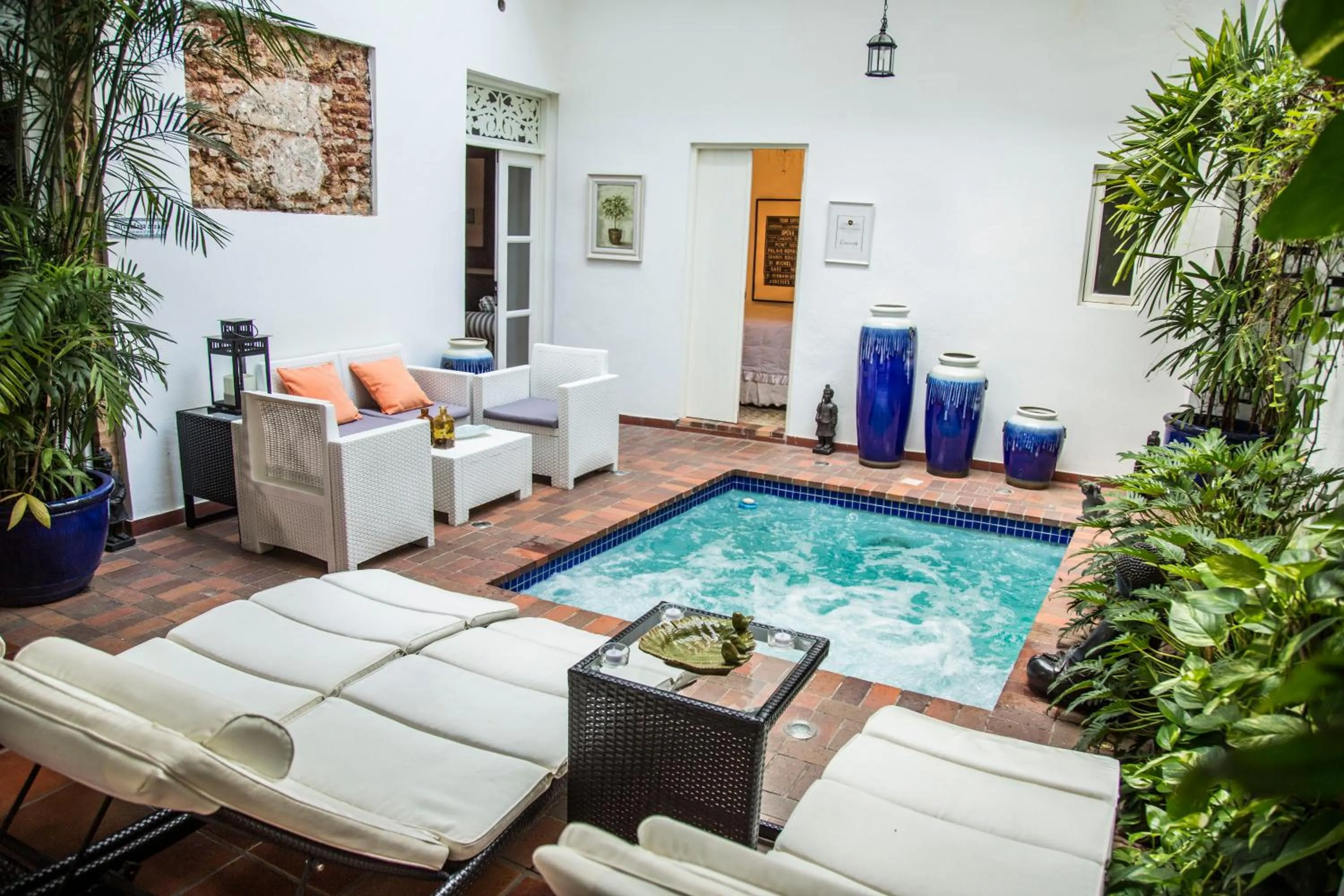 Swimming pool in Colonial 154 H Boutique