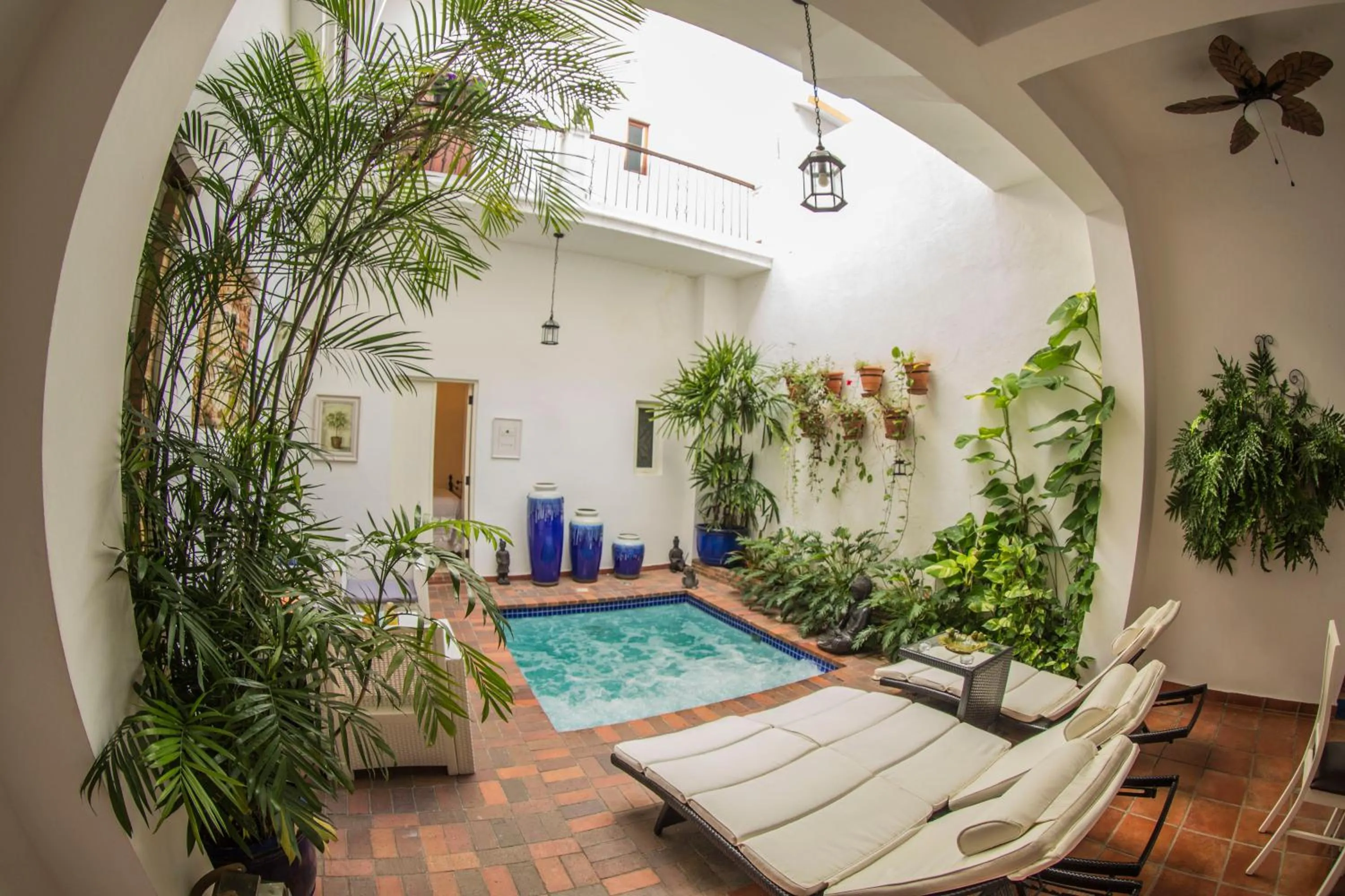 Swimming pool in Colonial 154 H Boutique