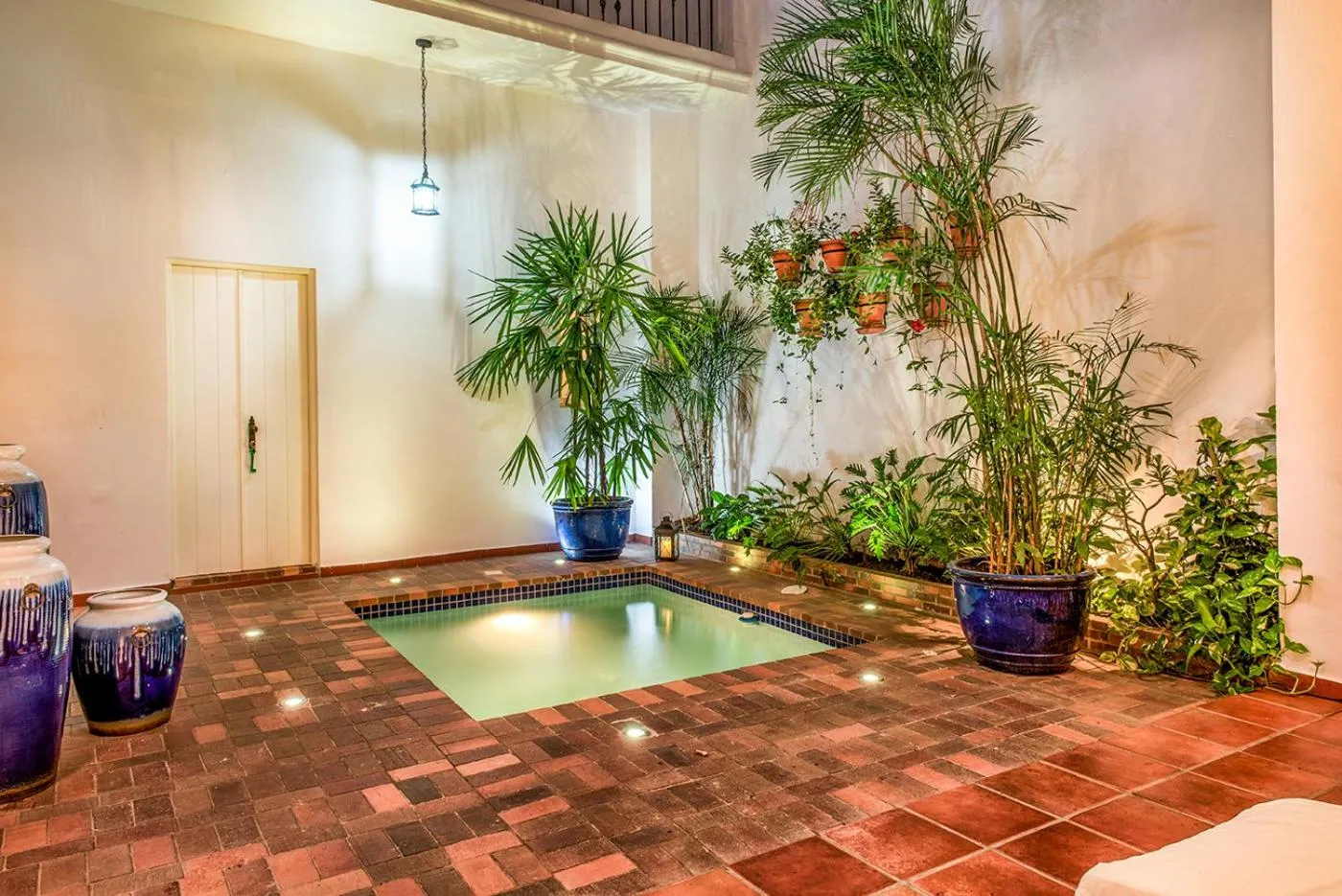 Swimming pool in Colonial 154 H Boutique