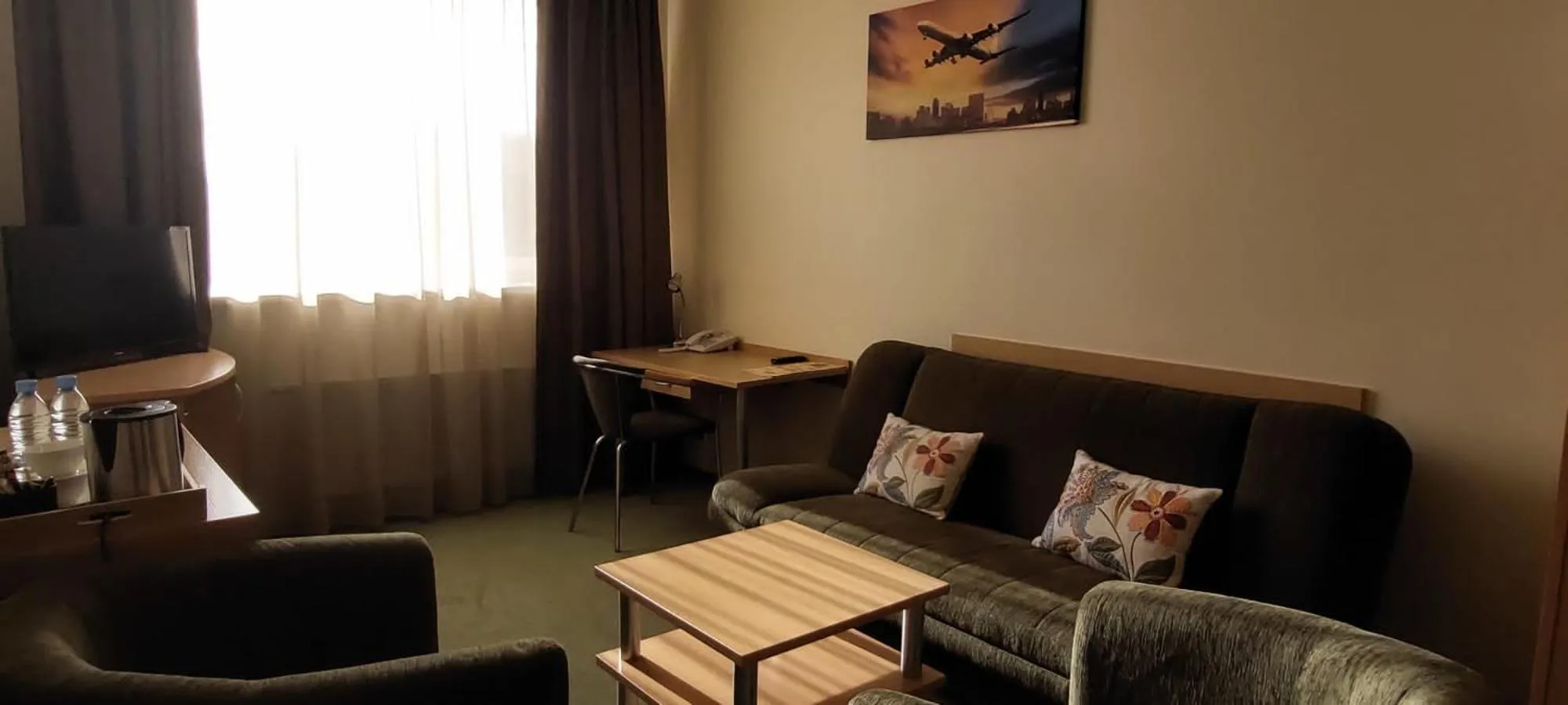 Living room in Sky High Hotel Airport 200 meters from the terminal