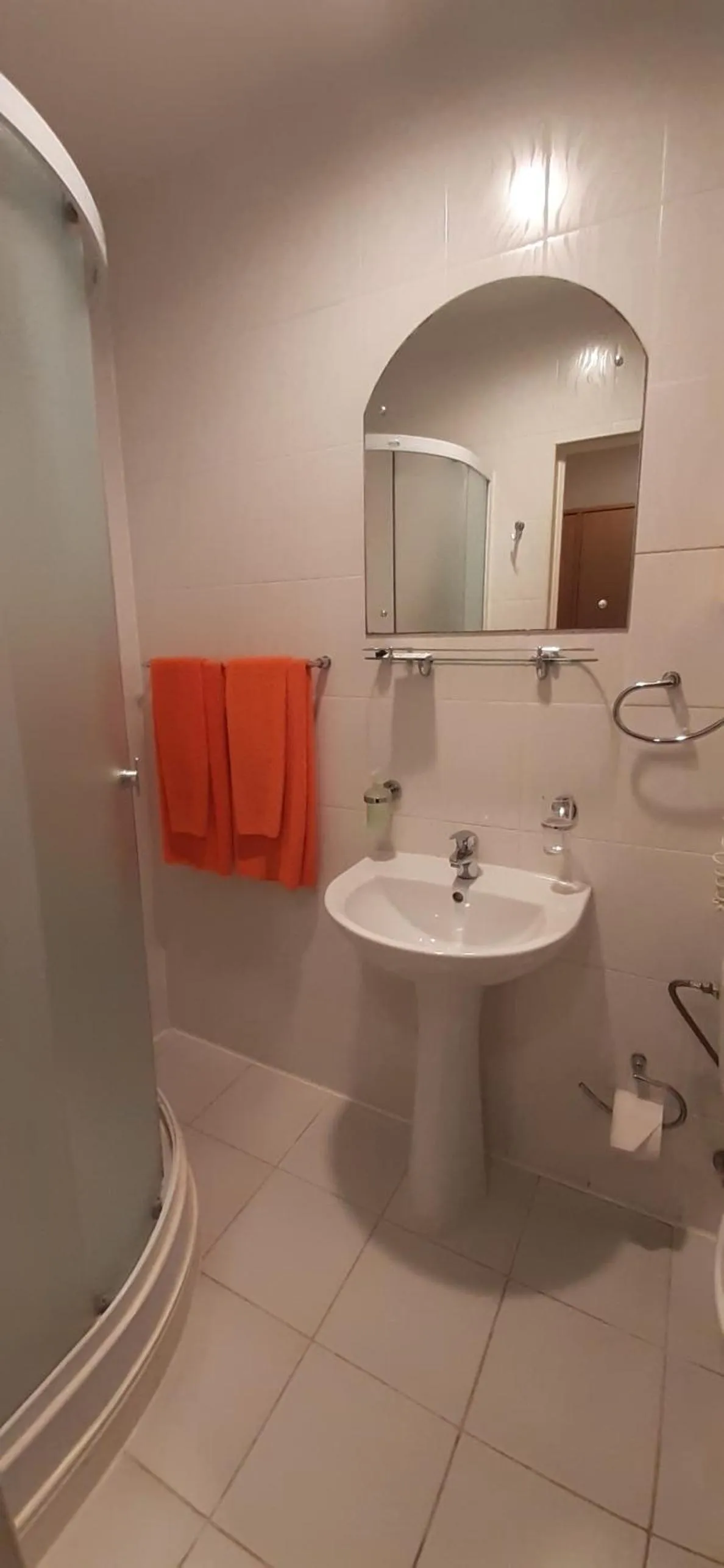Shower in Sky High Hotel Airport 200 meters from the terminal