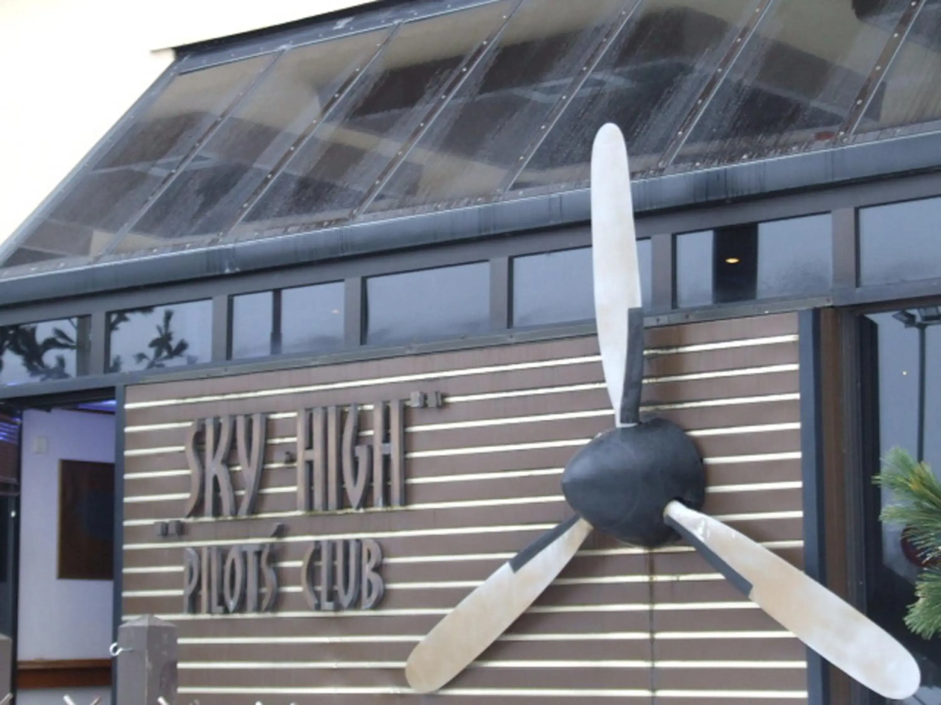 Facade/entrance in Sky High Hotel Airport 200 meters from the terminal Facade/entrance in Sky High Hotel Airport 200 meters from the terminal