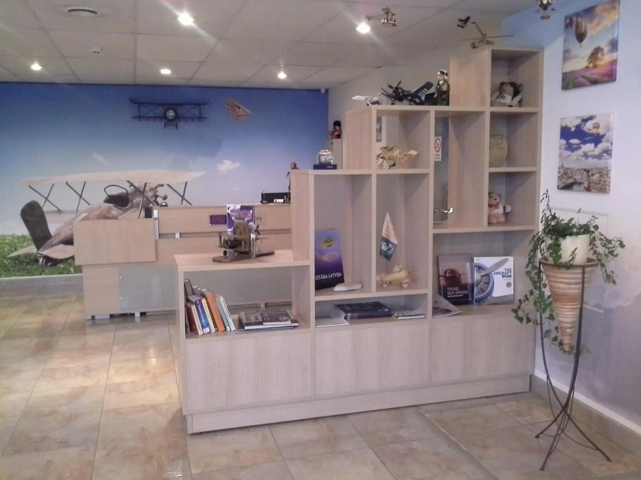 Lobby or reception in Sky High Hotel Airport 200 meters from the terminal Lobby or reception in Sky High Hotel Airport 200 meters from the terminal