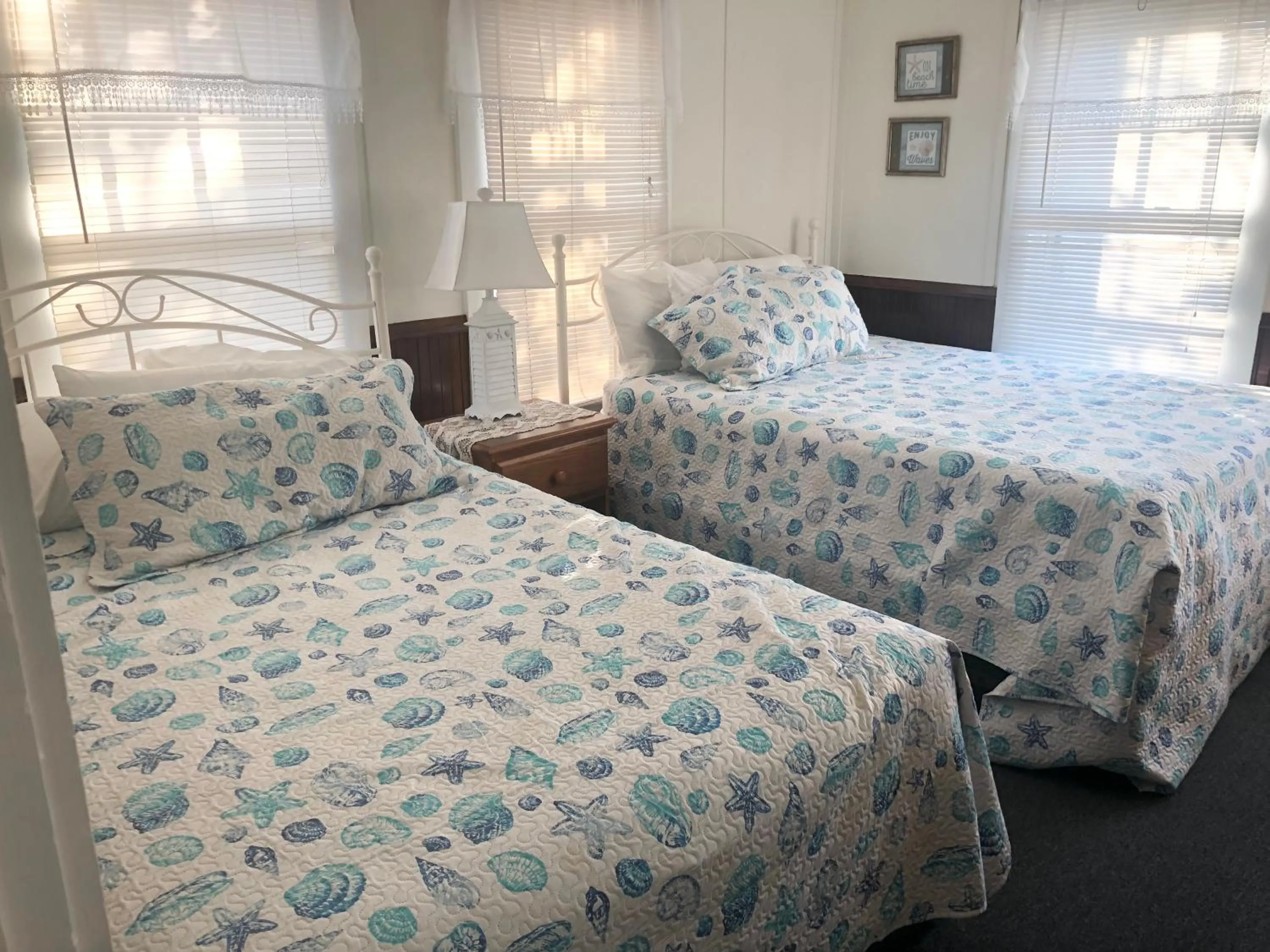 Sandpiper Beachfront Motel