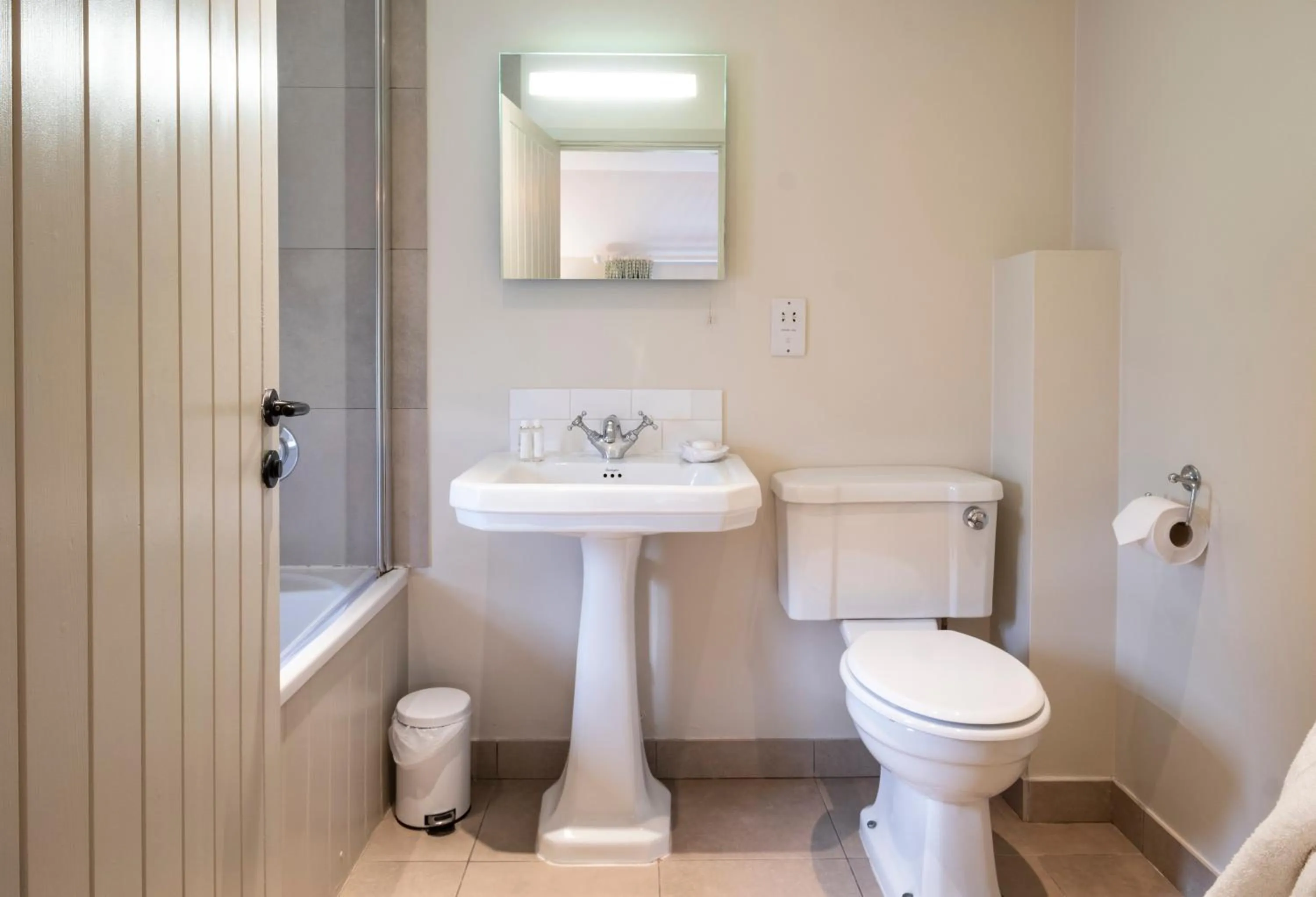 Bathroom in The Ship At Dunwich