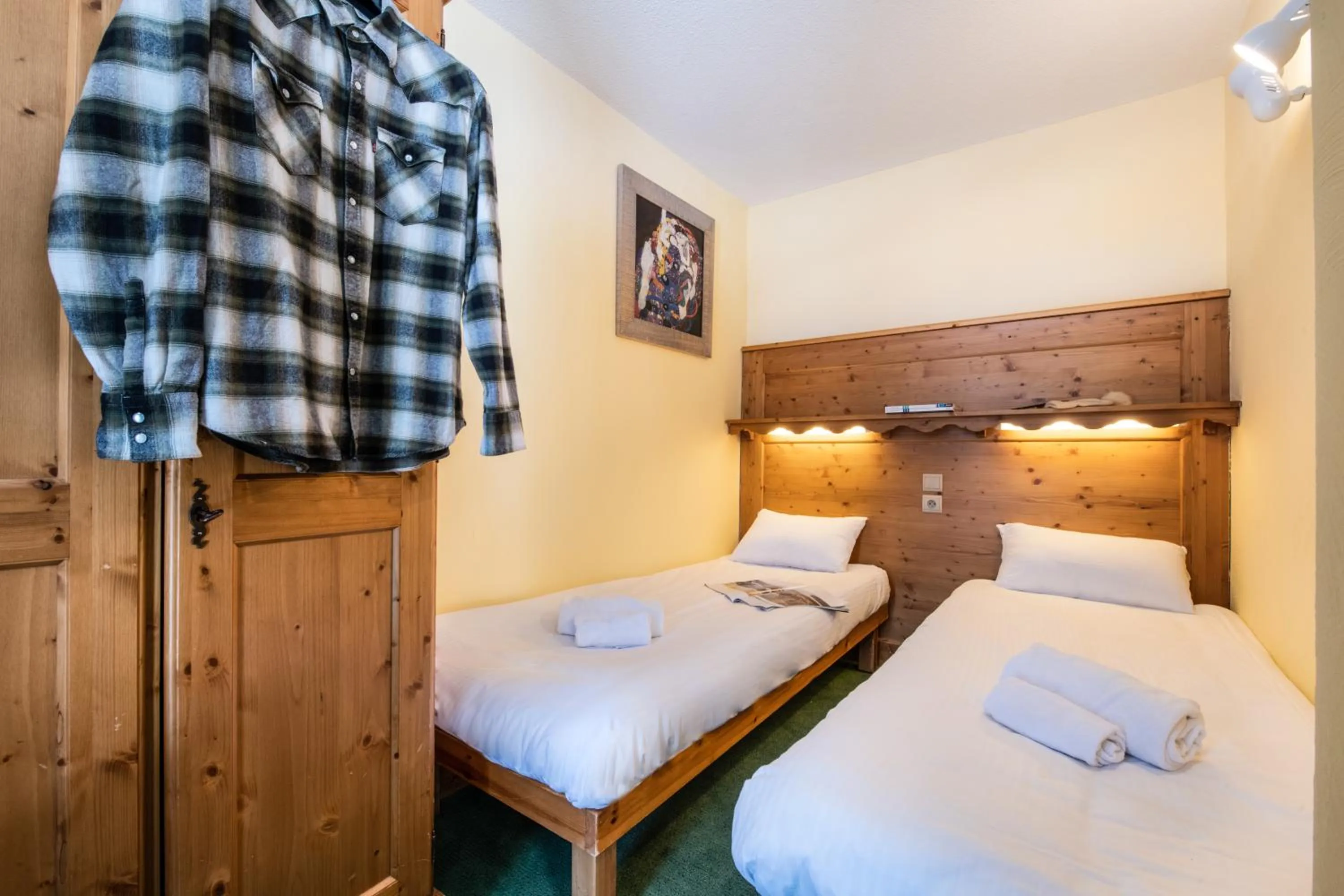 Bedroom, Bed in Le Cheval Blanc - Village Montana