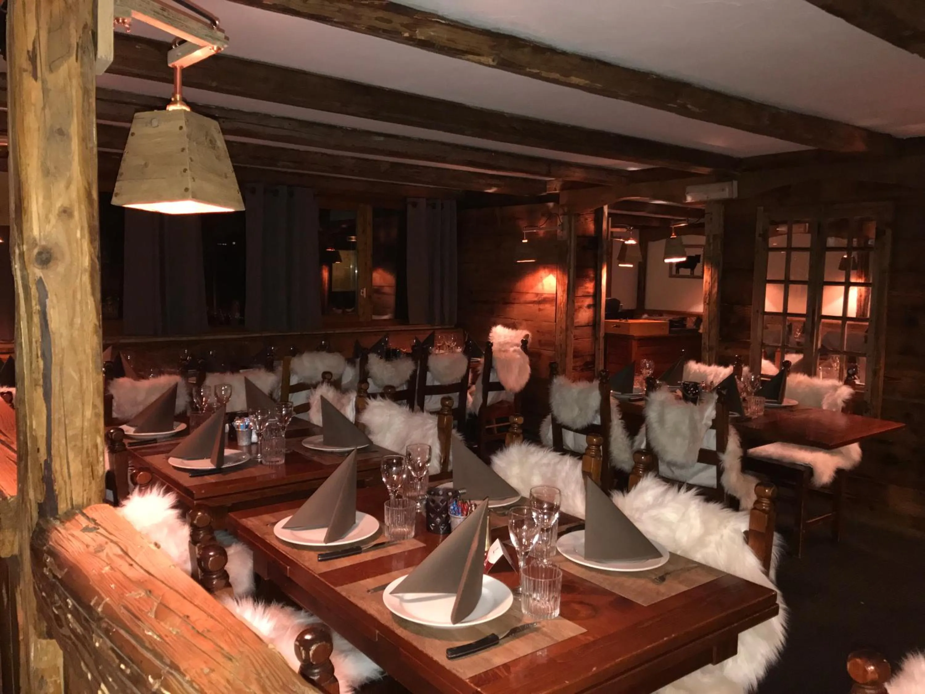Restaurant/places to eat in Le Cheval Blanc - Village Montana