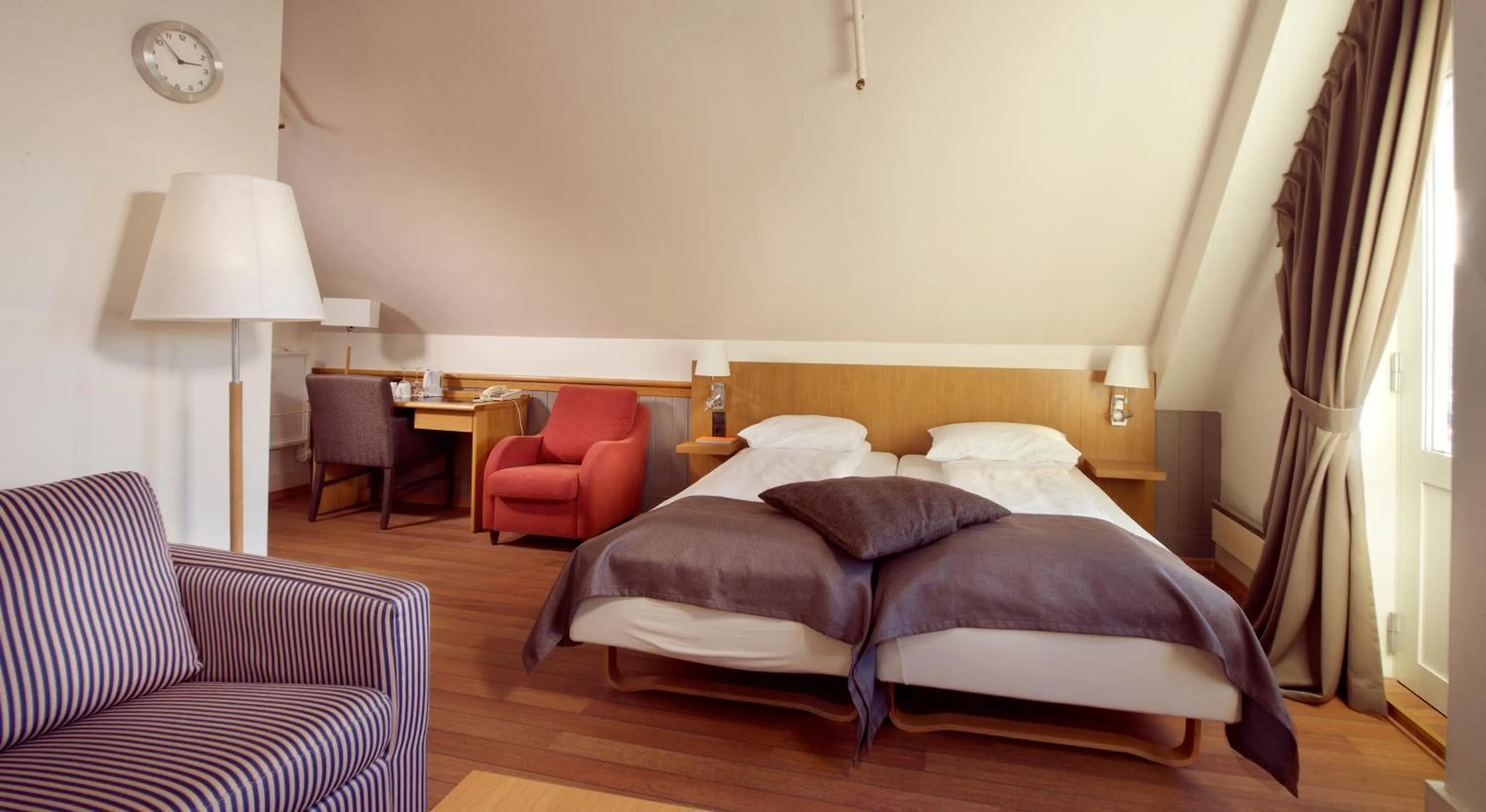 Bed in Home Hotel With