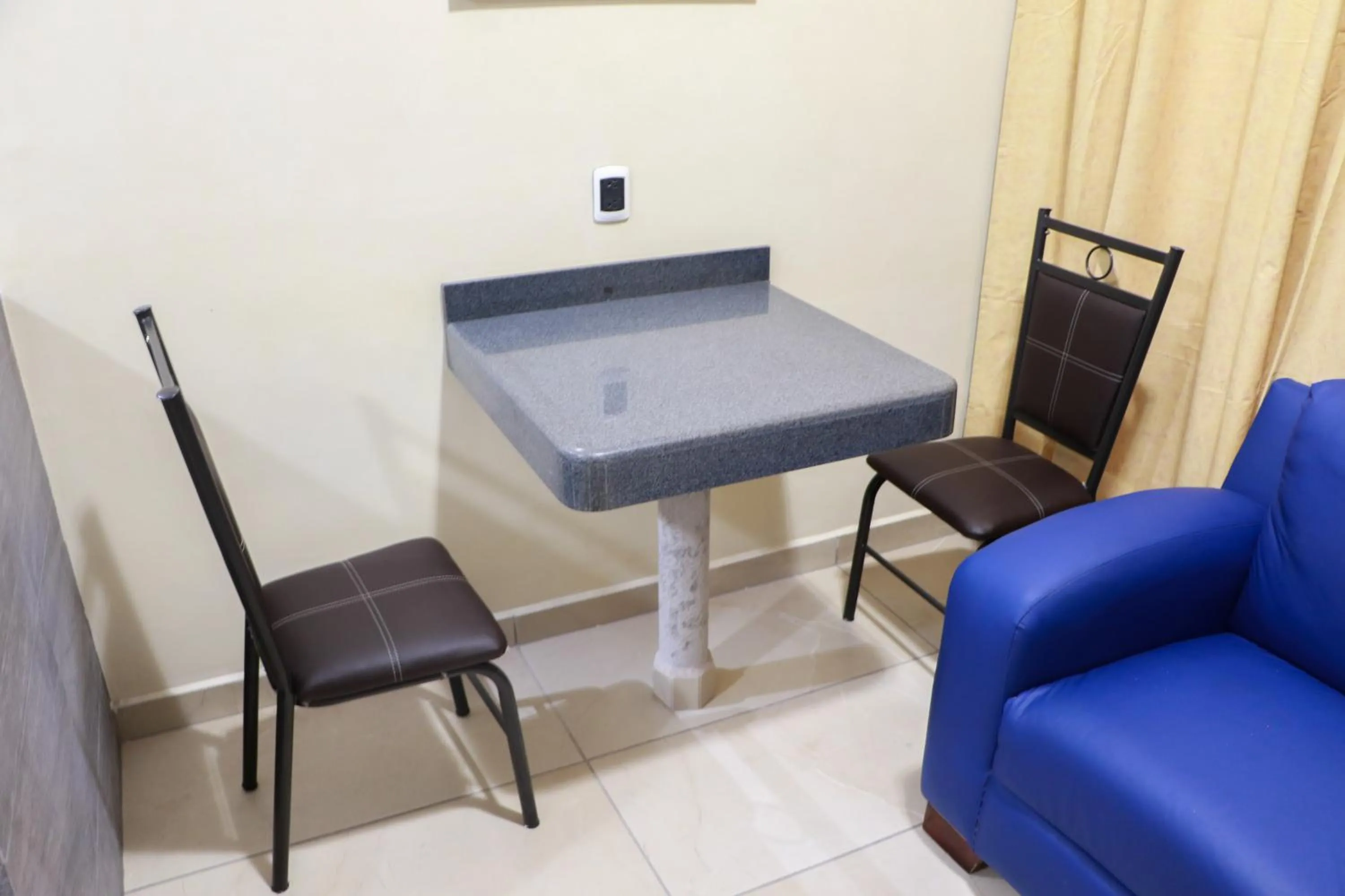 Dining area in Autohotel Ilussion