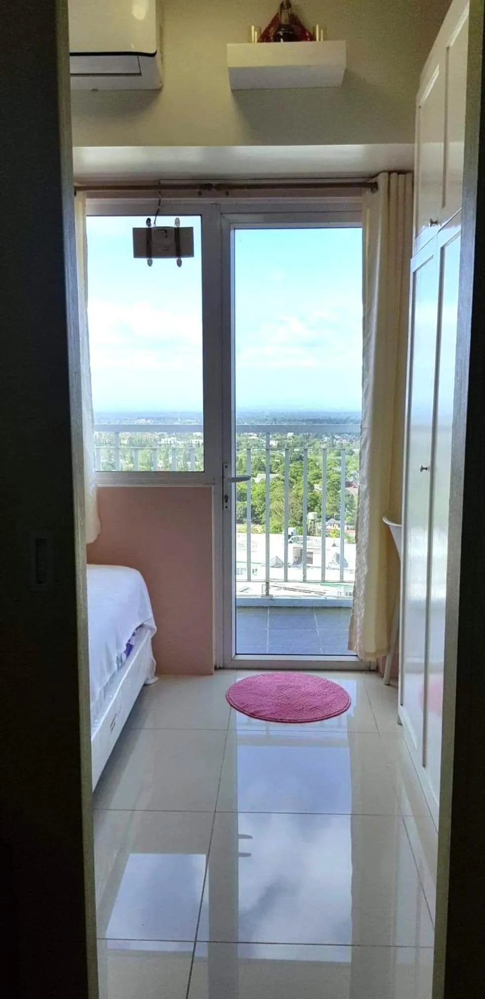 Bed in Tagaytay Condotel