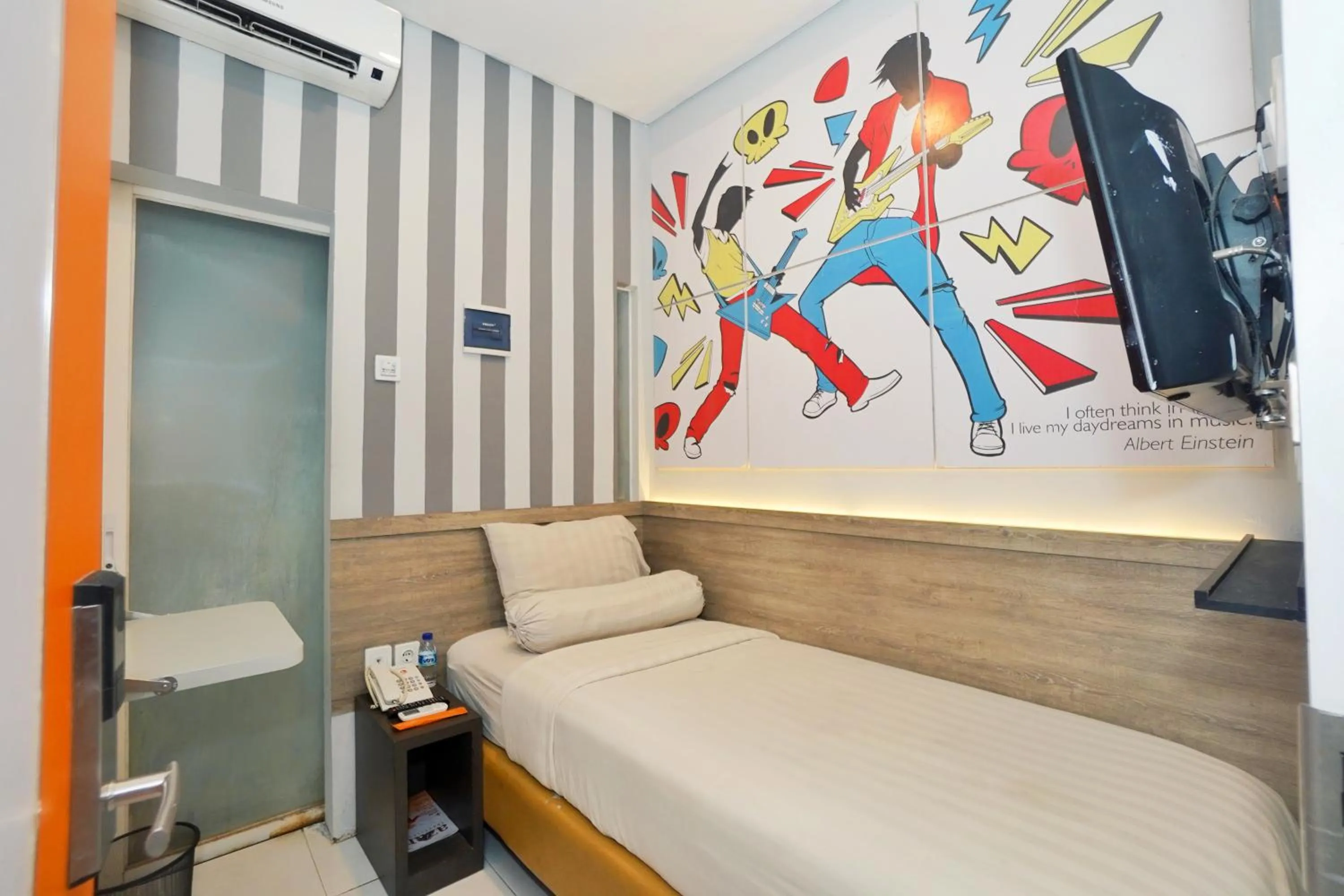Front One Budget Hotel Tirtonadi Solo