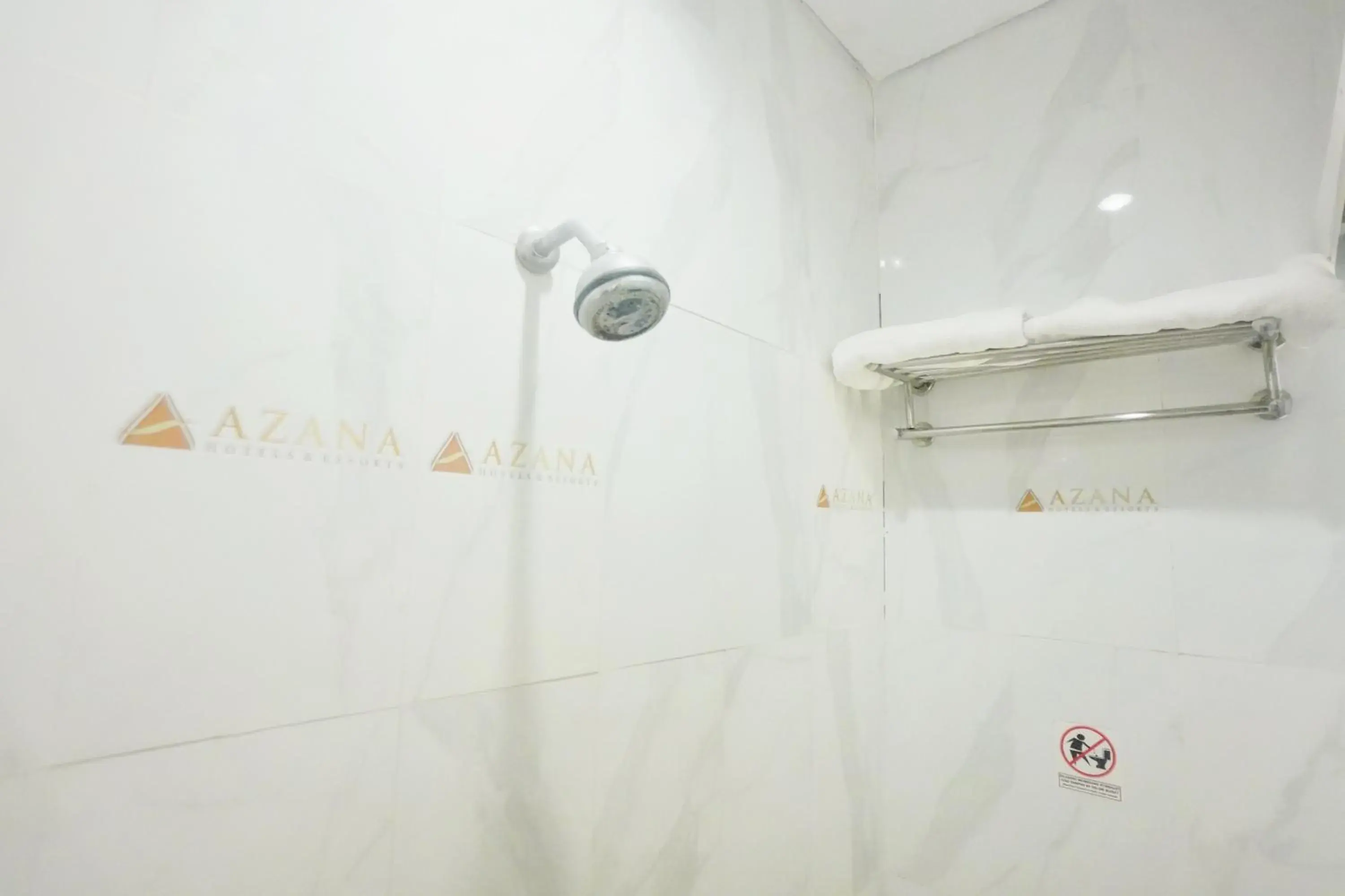 Single Room in Front One Budget Hotel Tirtonadi Solo Single Room in Front One Budget Hotel Tirtonadi Solo