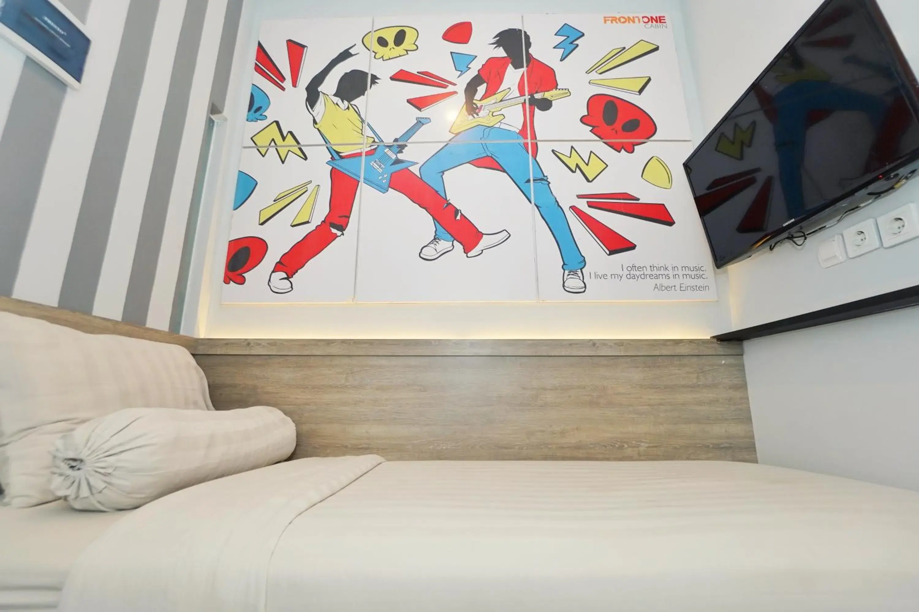 Bed in Front One Budget Hotel Tirtonadi Solo Bed in Front One Budget Hotel Tirtonadi Solo