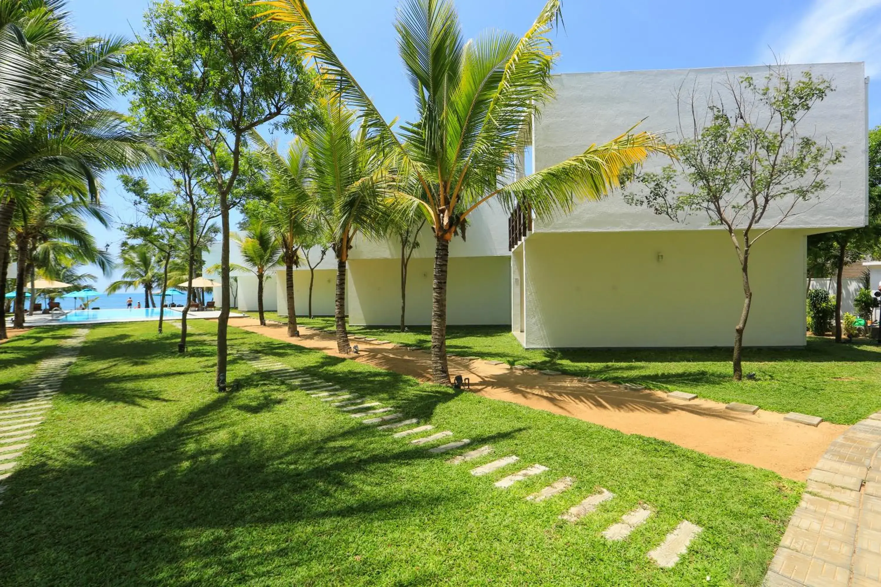 Standard Double Room- Pool/Garden View in Arugambay Roccos Standard Double Room- Pool/Garden View in Arugambay Roccos