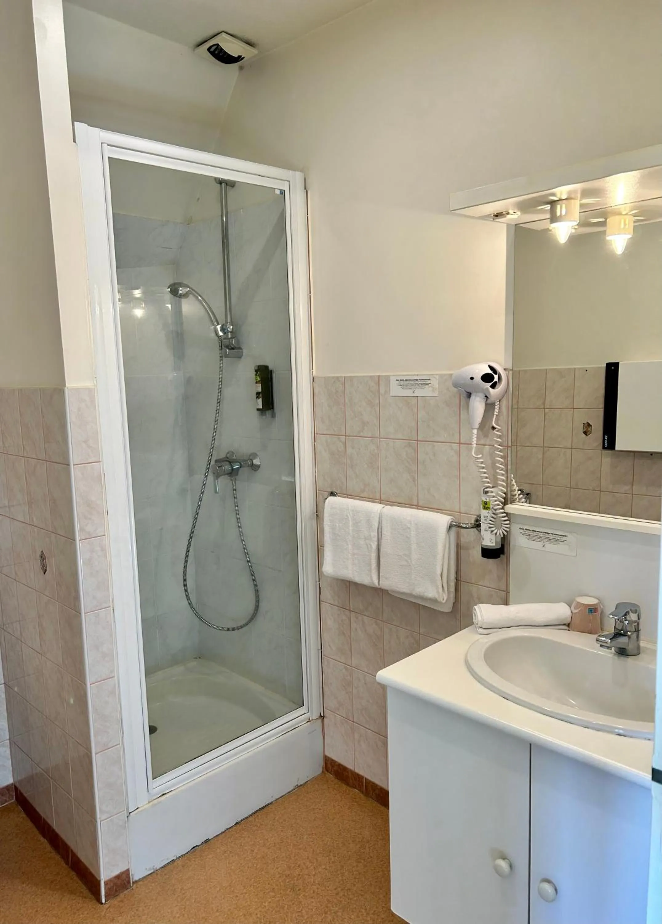 Bathroom in Logis Hôtel Teyssier