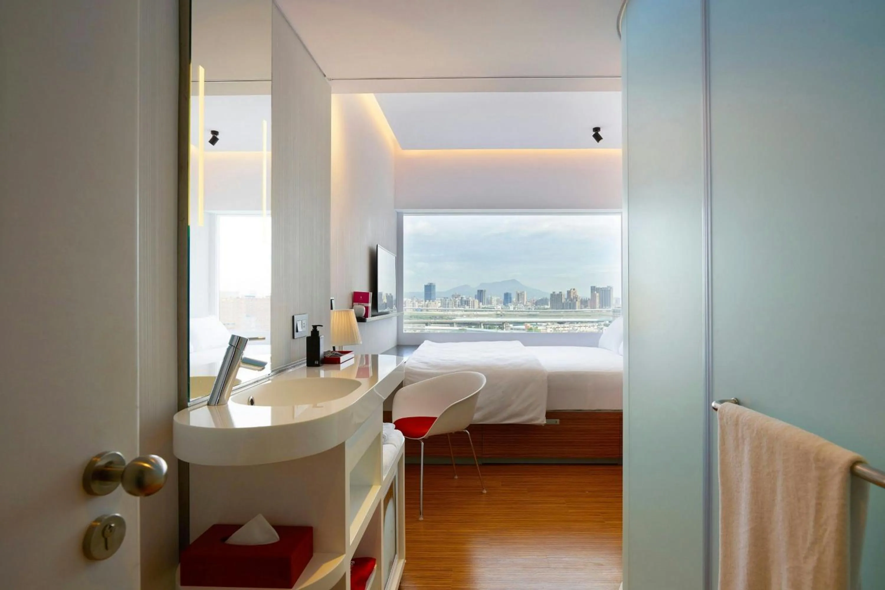 Bedroom, Bed in citizenM Taipei North Gate