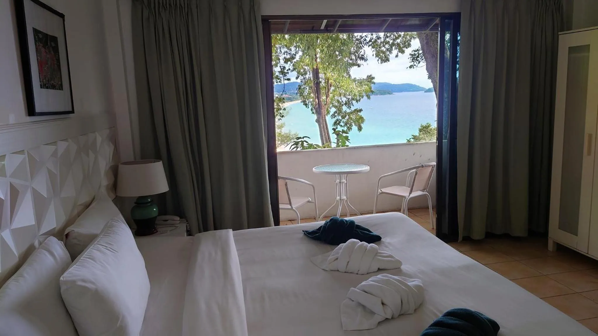 Bed in On The Hill Karon Resort