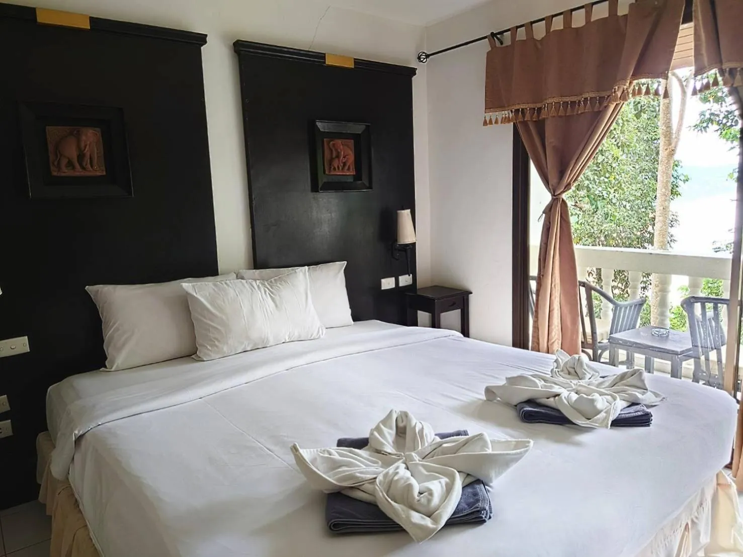 Bed in On The Hill Karon Resort