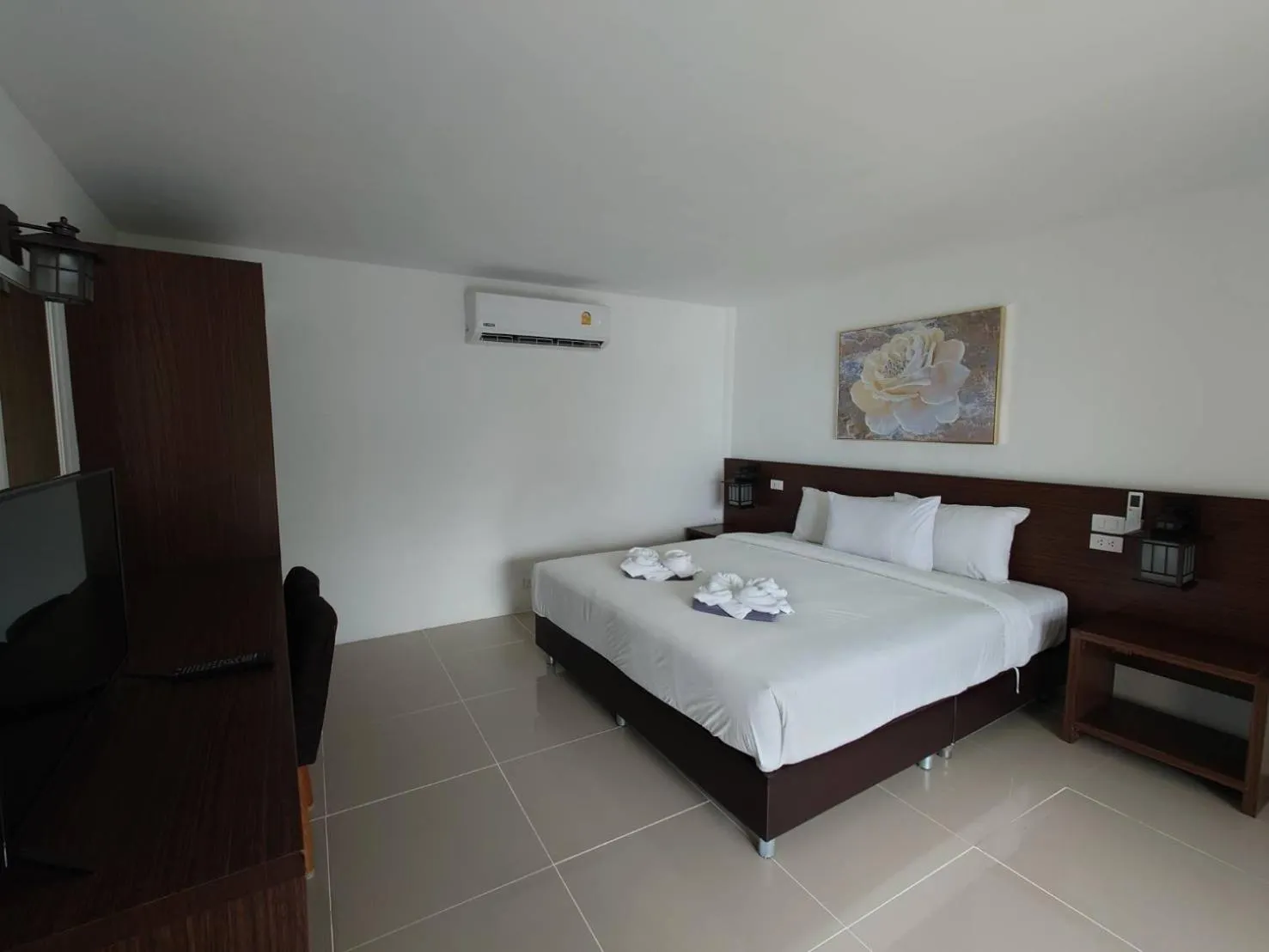 Bed in On The Hill Karon Resort