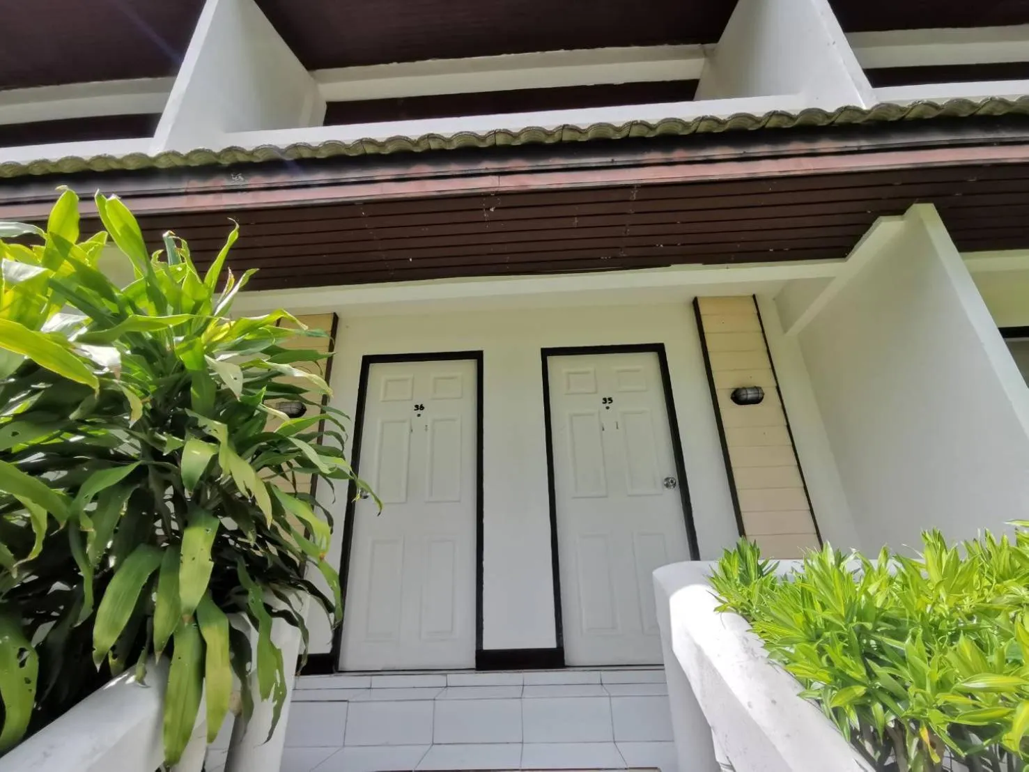 Facade/entrance in On The Hill Karon Resort