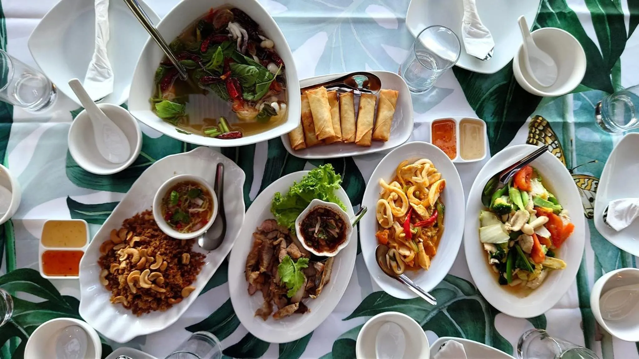 Food and drinks in On The Hill Karon Resort