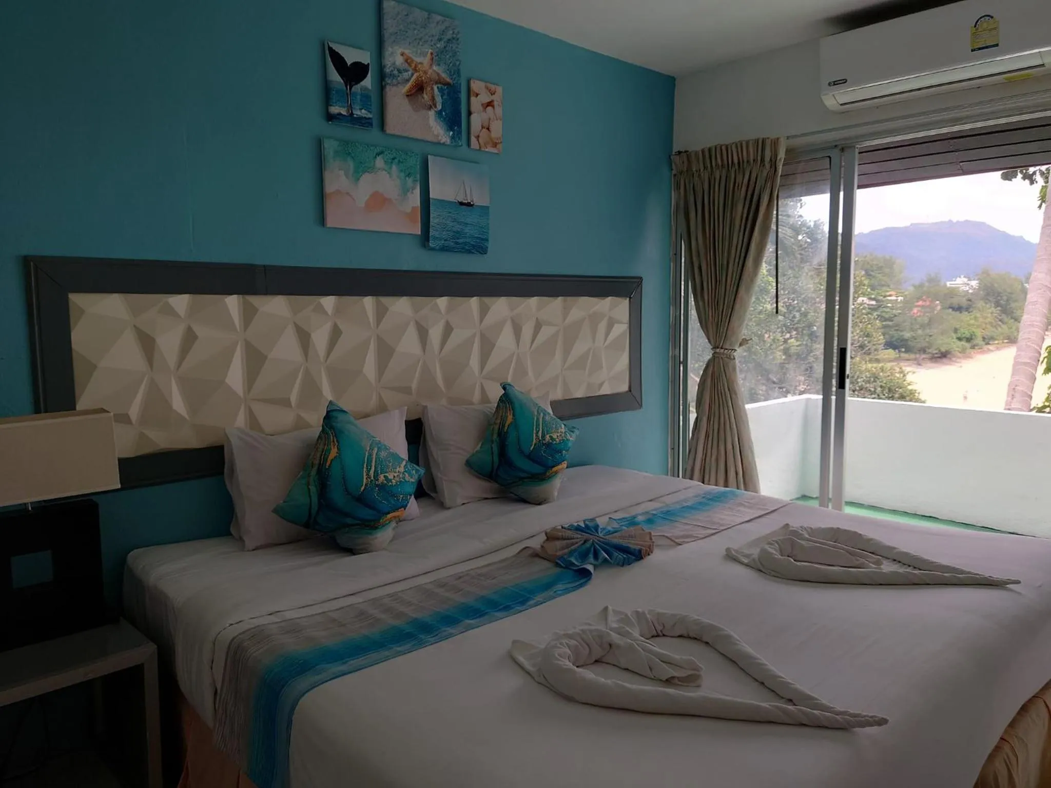 Photo of the whole room, Bed in On The Hill Karon Resort
