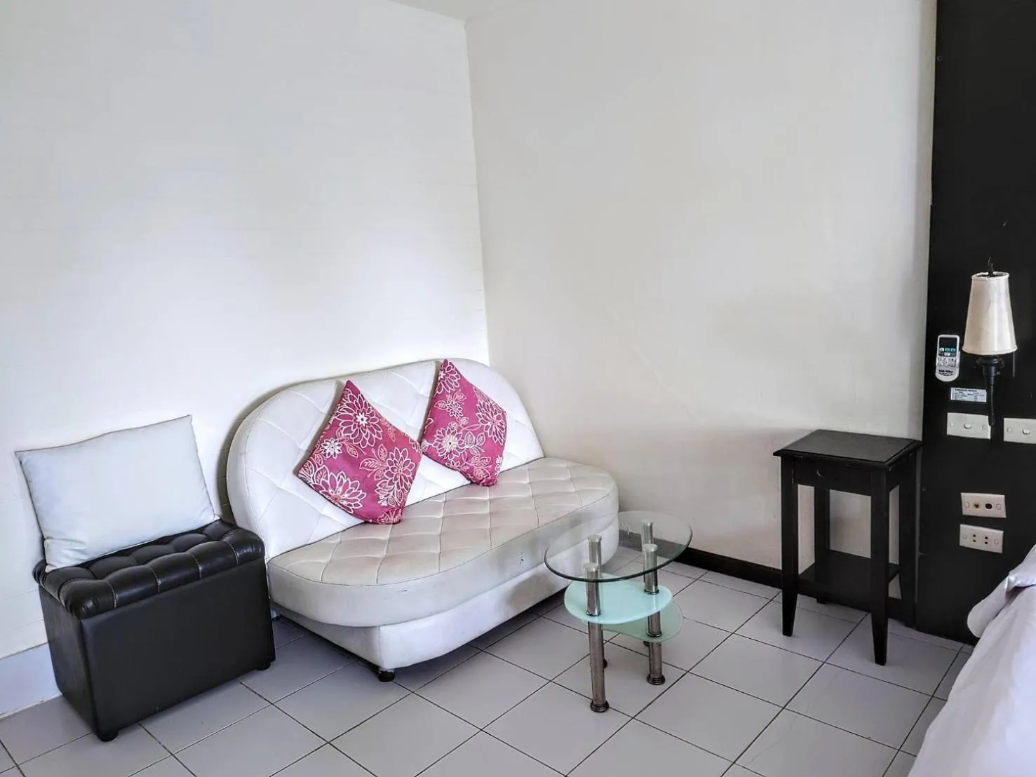 Area and facilities, Bed in On The Hill Karon Resort