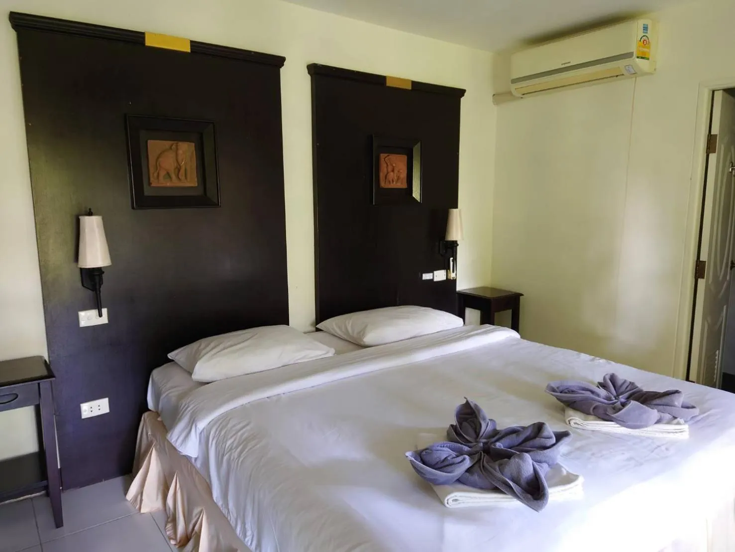 Area and facilities, Bed in On The Hill Karon Resort