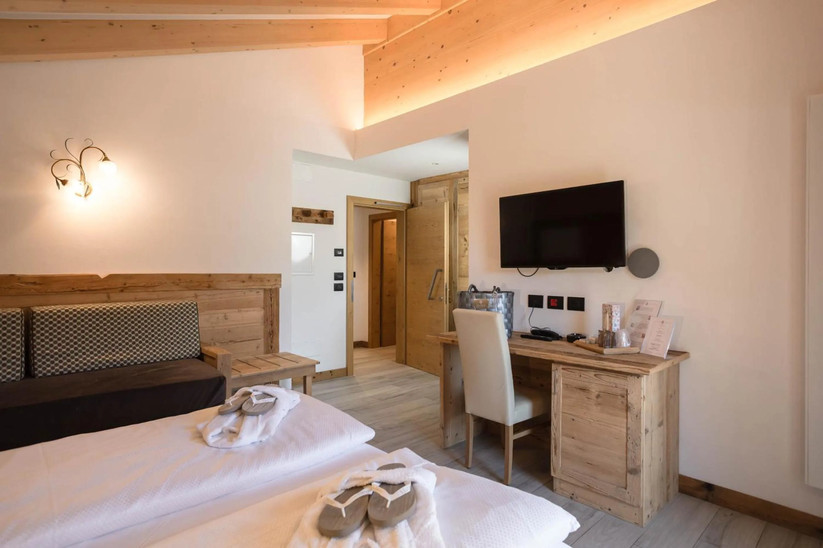 Photo of the whole room, Bed in Wellness Hotel Dolomia