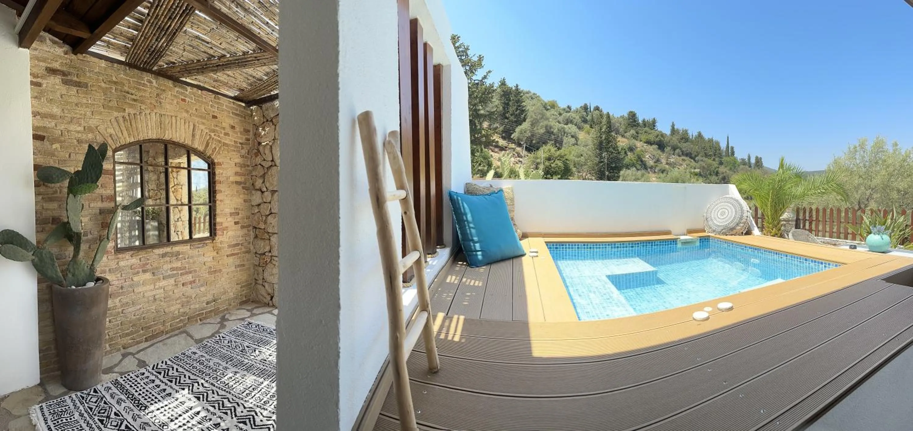 Hot Tub in Luxury Villa Athina
