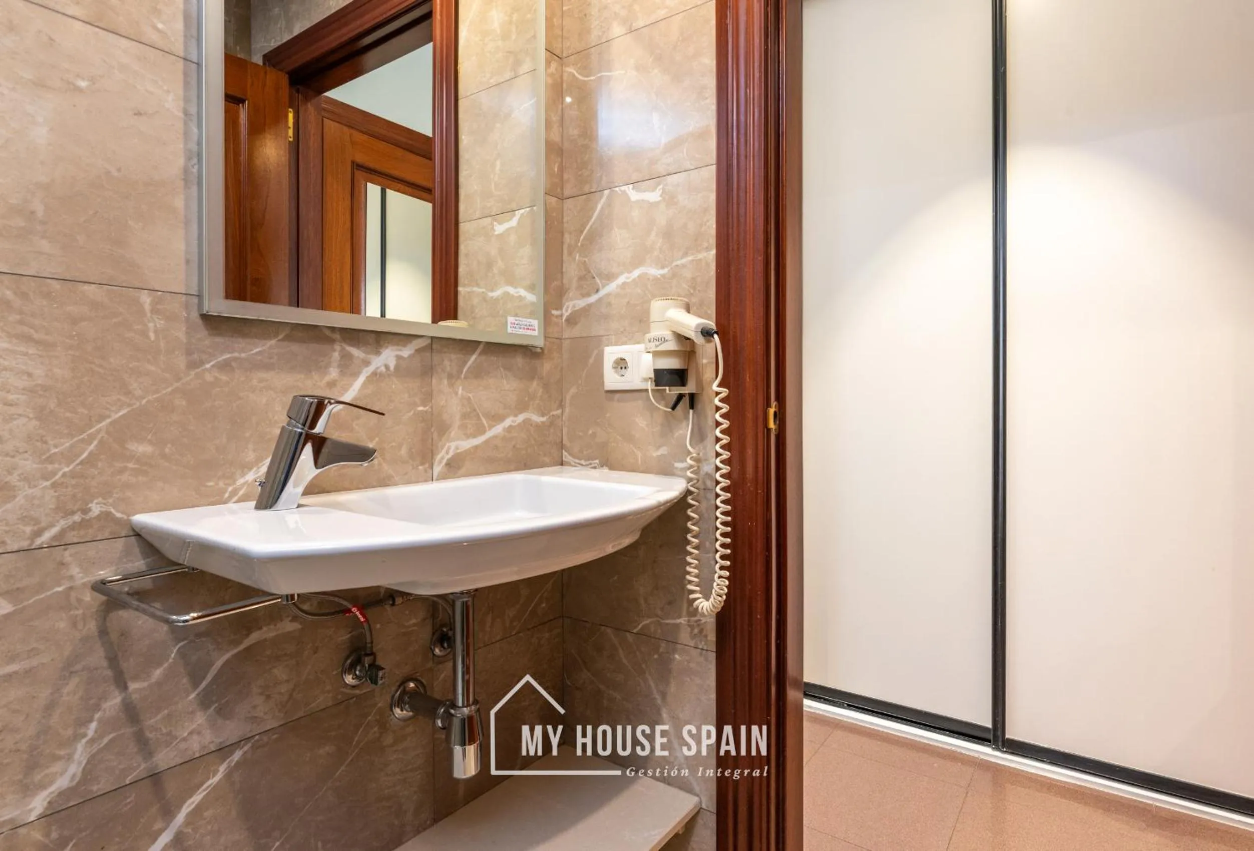 Bathroom in Hotel Playa Poniente