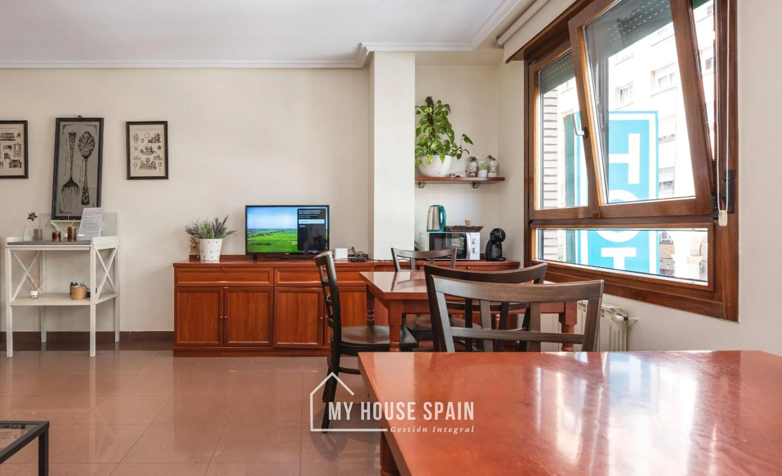 TV and multimedia in Hotel Playa Poniente