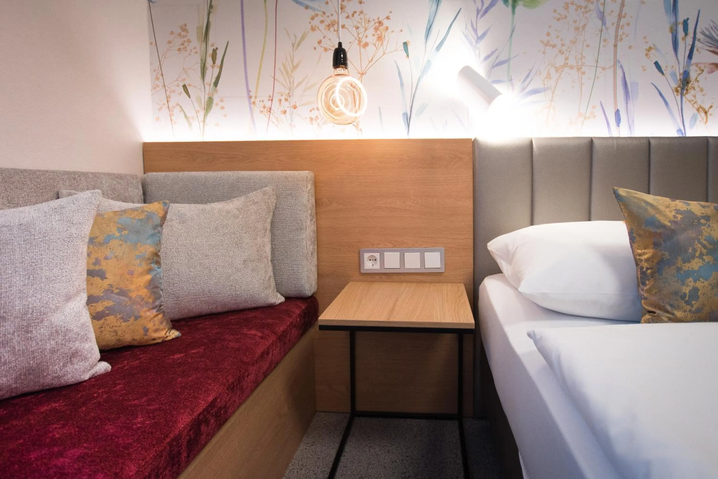 Seating area, Bed in Hotel Boehler