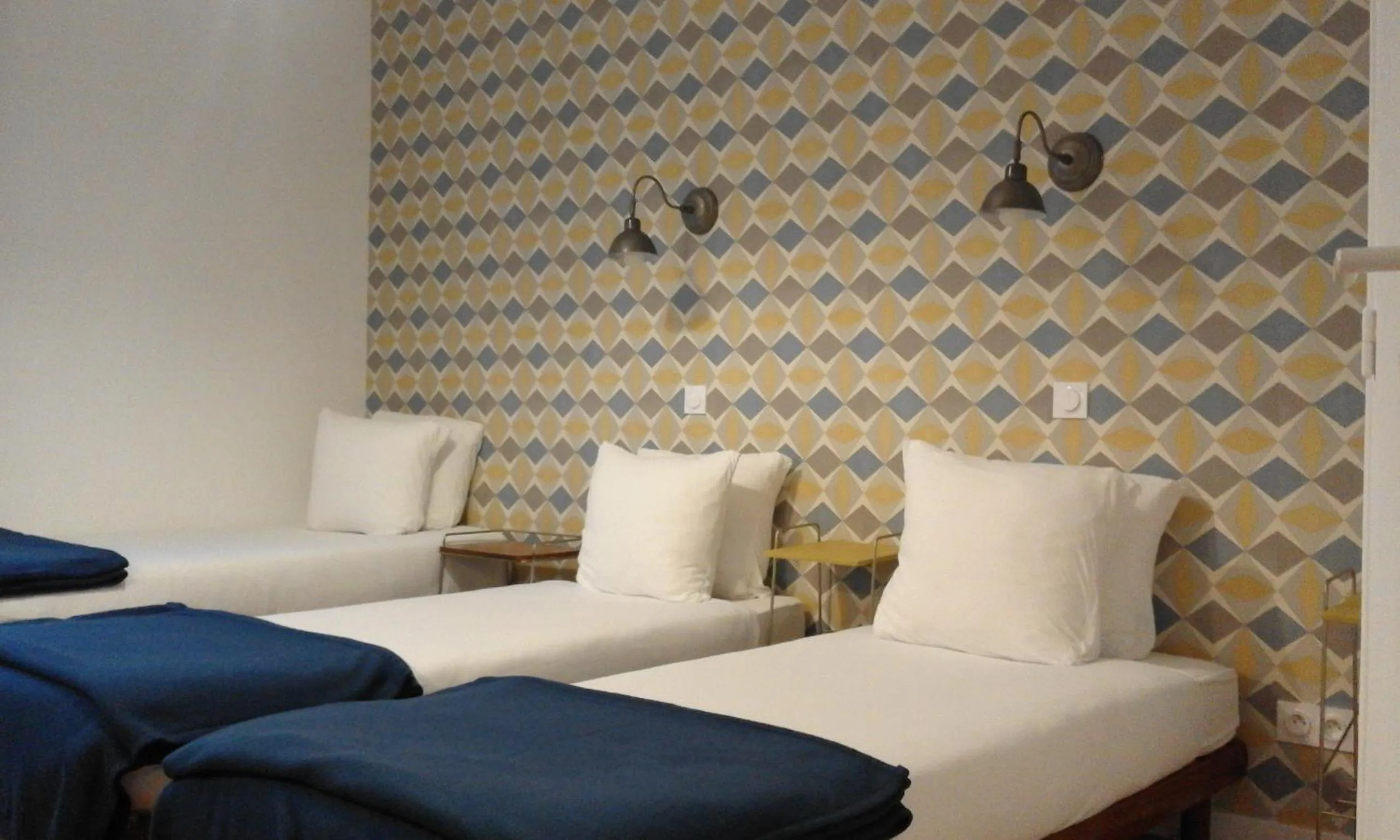 Photo of the whole room, Bed in Zazie Hôtel