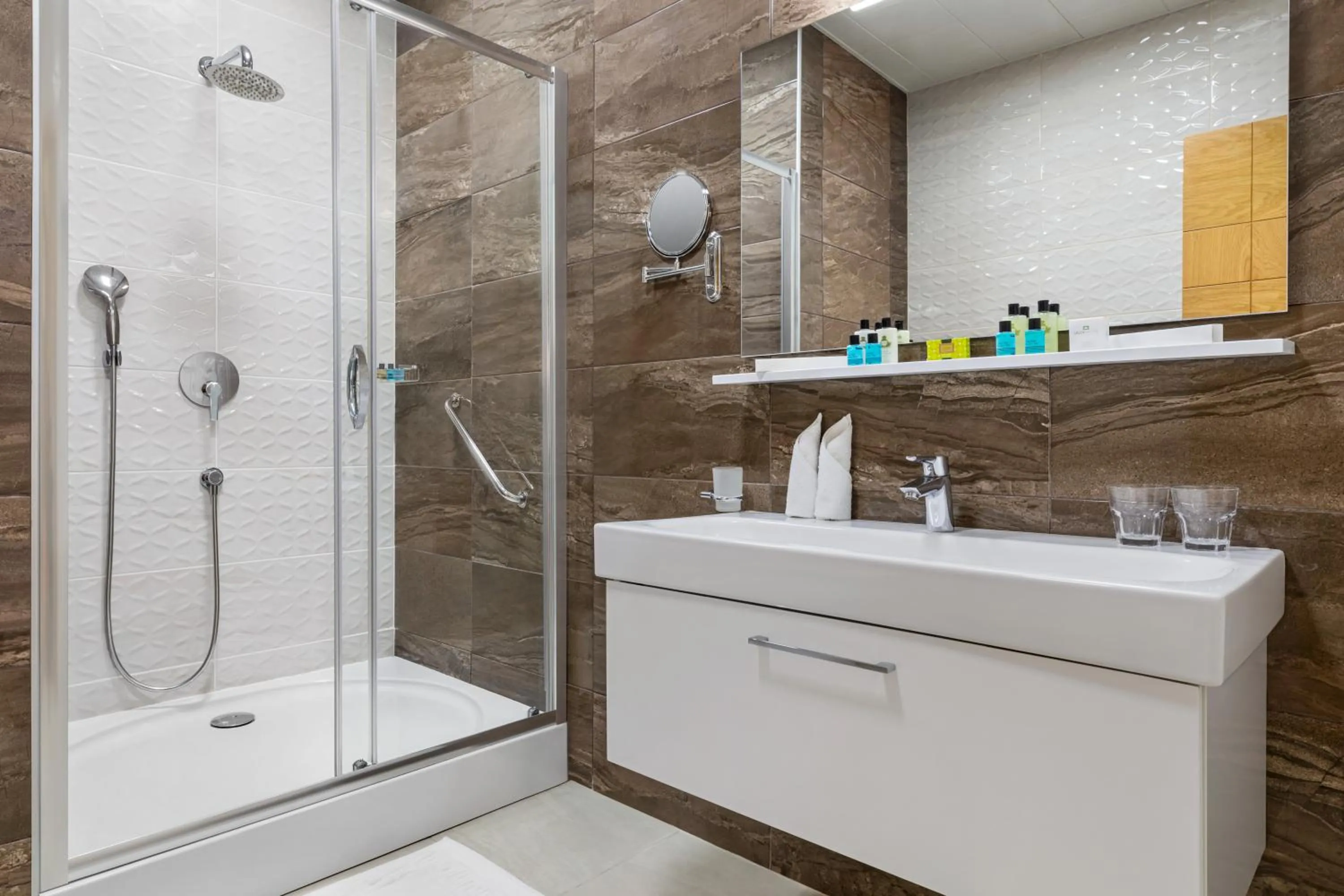 Shower in Wyndham Baku