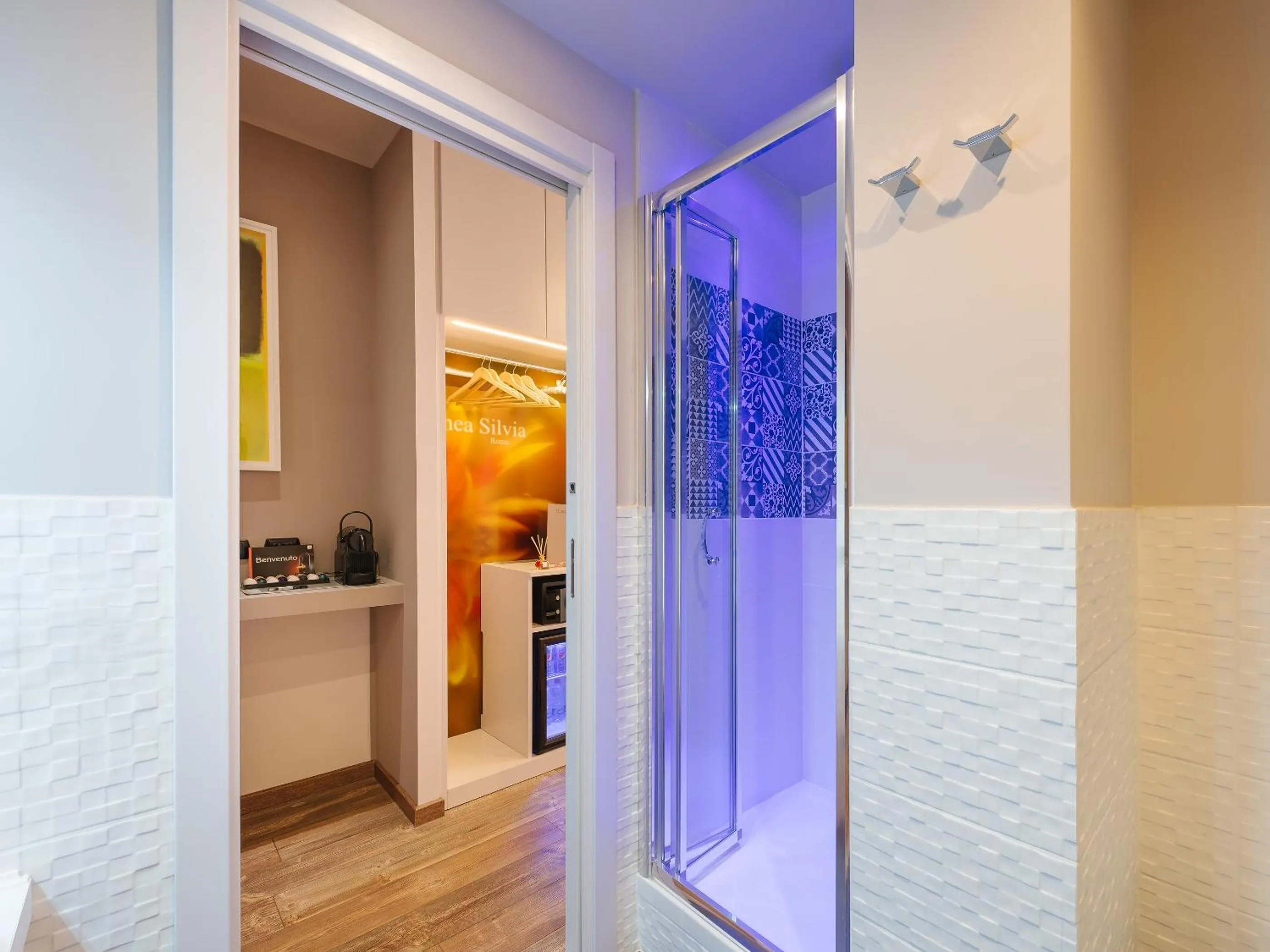 Shower in Etruska luxury Trastevere Guesthouse