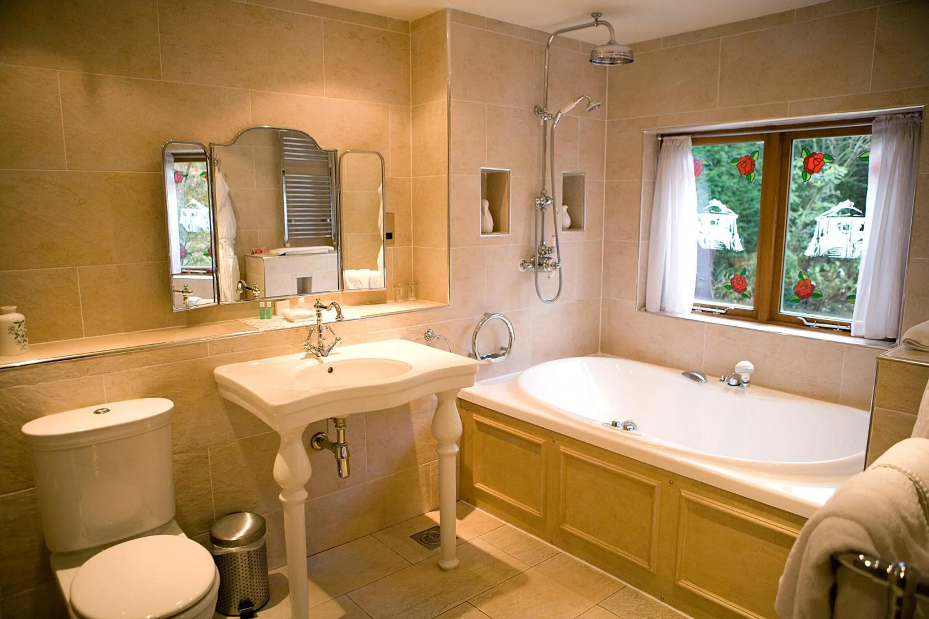 Bathroom in Gibbon Bridge Hotel