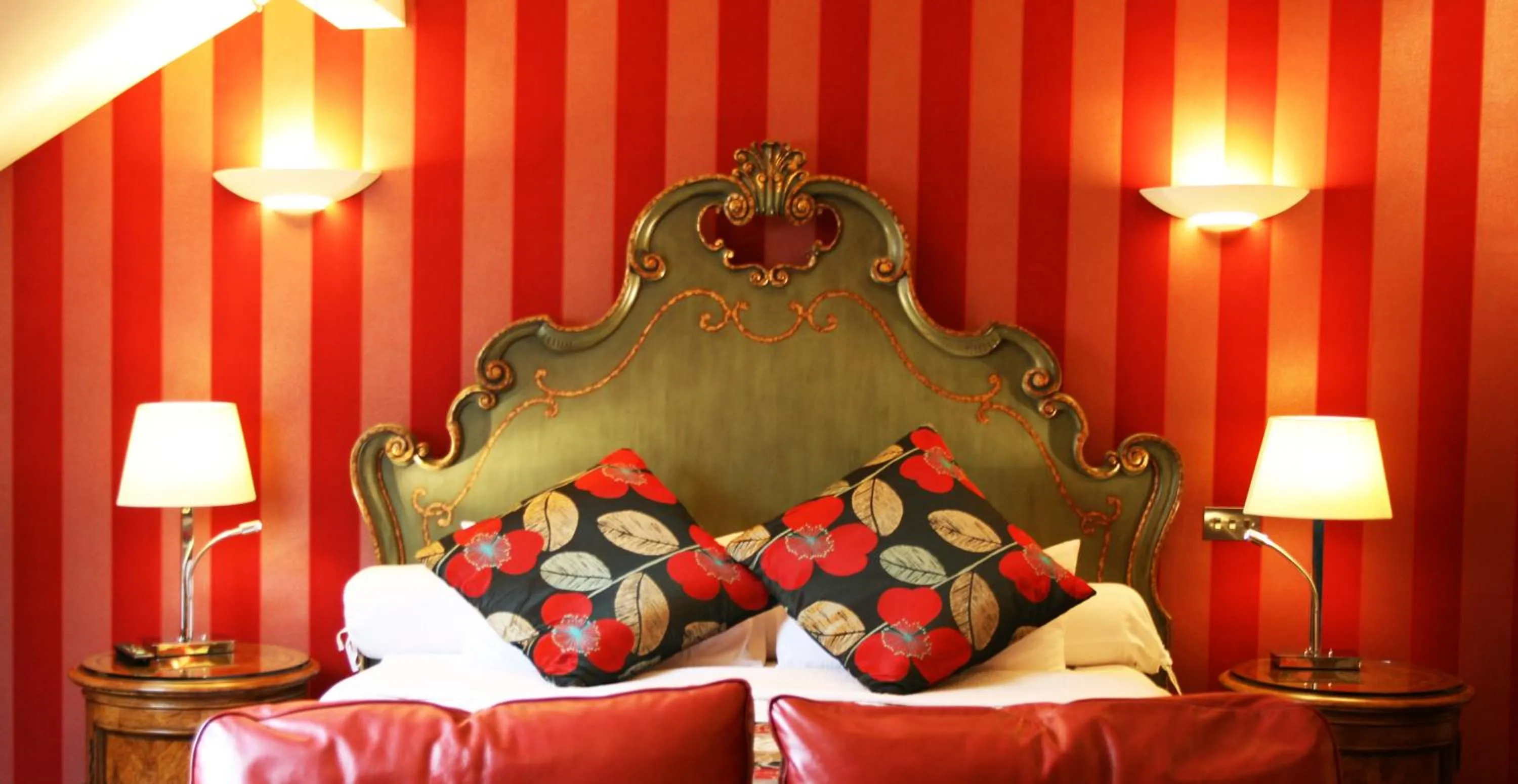 Bed in Gibbon Bridge Hotel