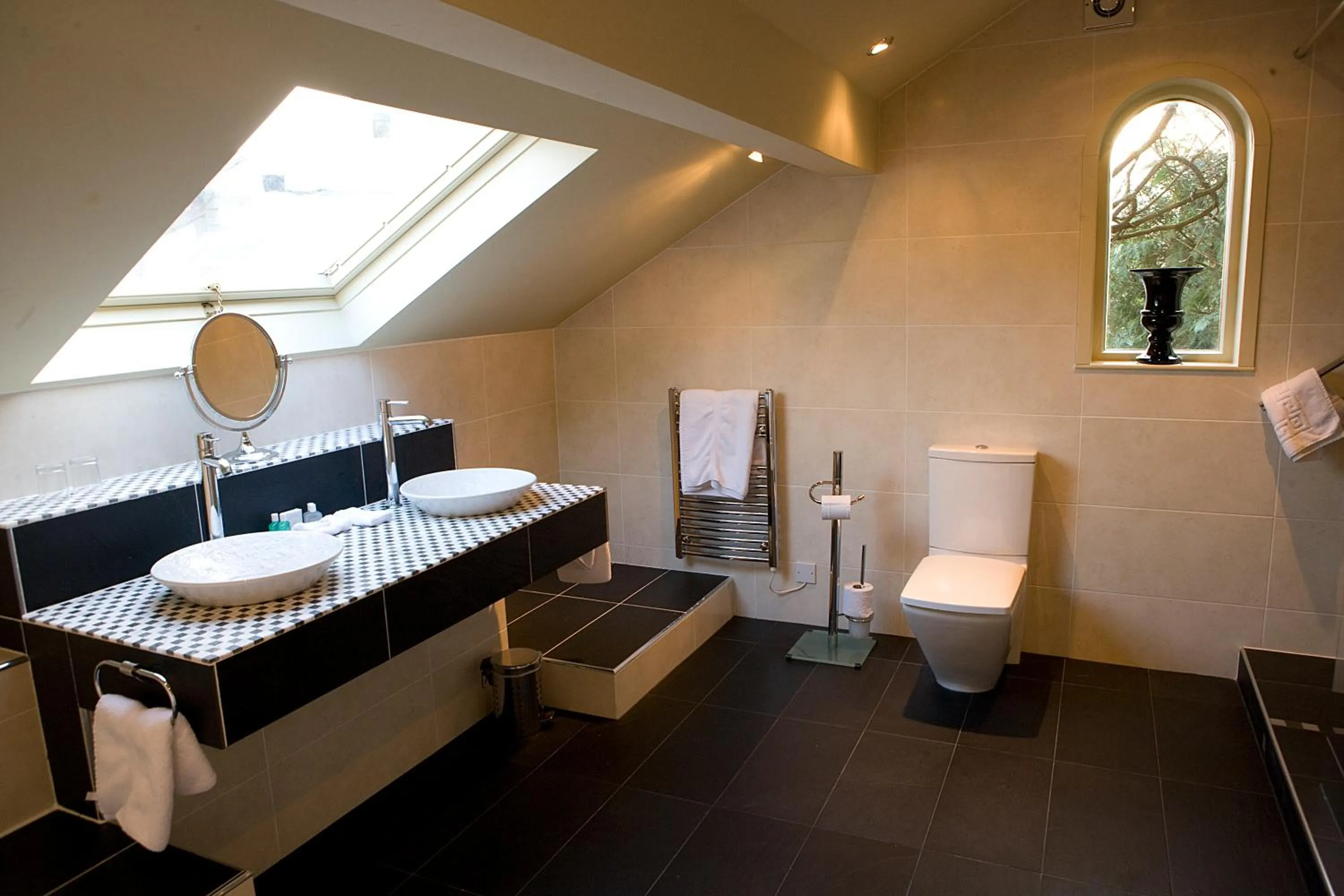 Bathroom in Gibbon Bridge Hotel