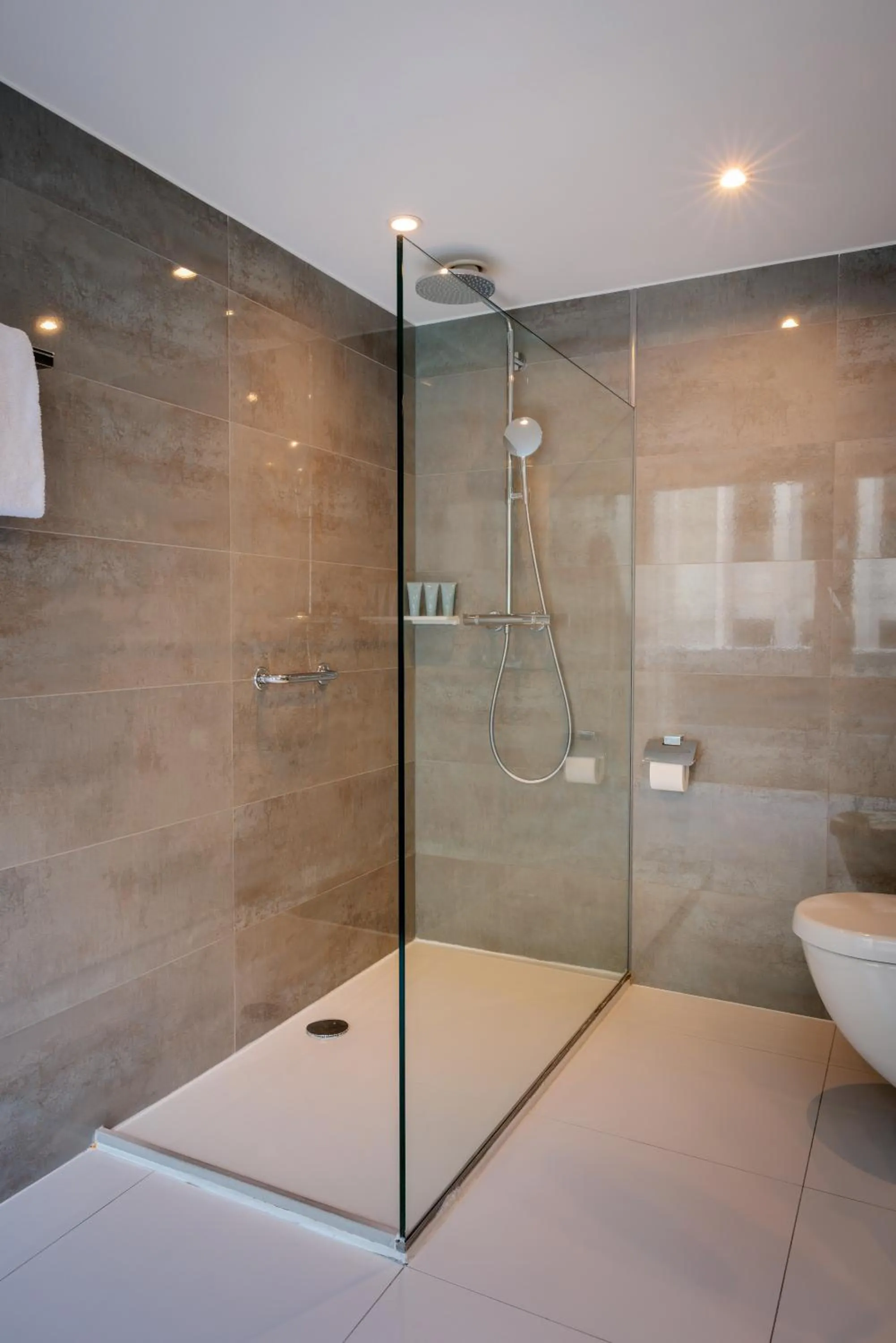 Shower in Pillows City Hotel Brussels Centre