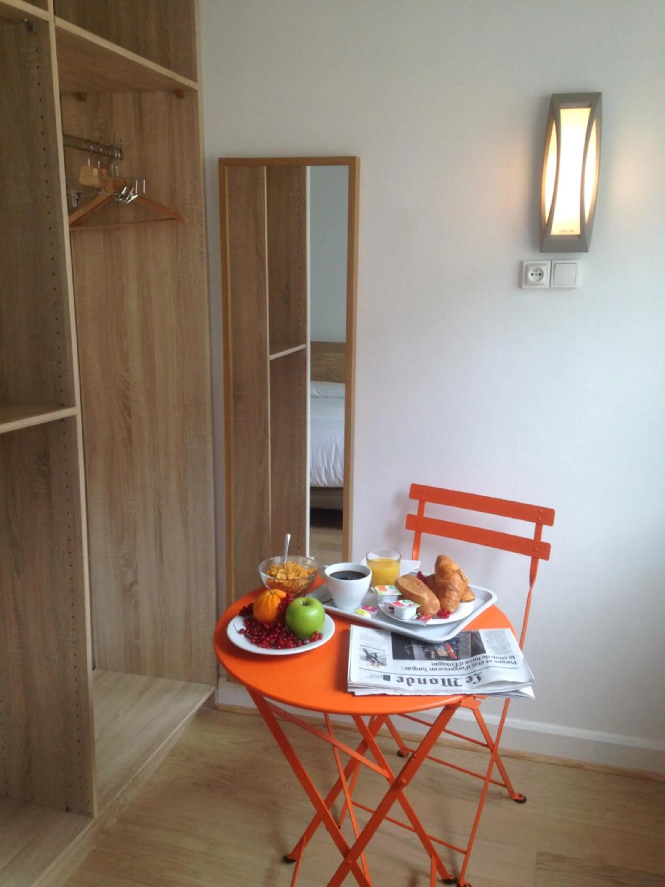 Food and drinks in Hôtel Opéra Dieppe