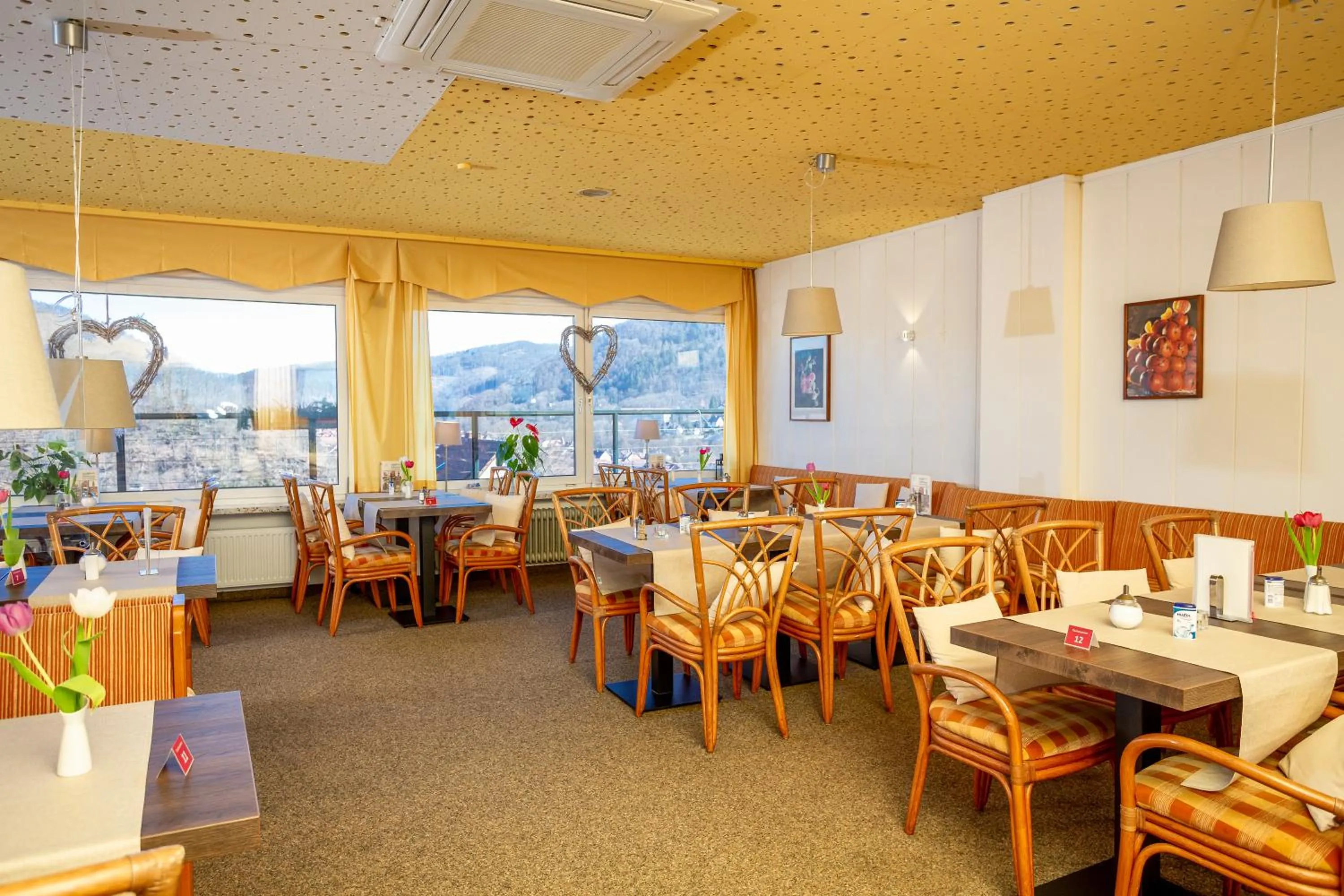 Restaurant/places to eat in Hotel Heikenberg