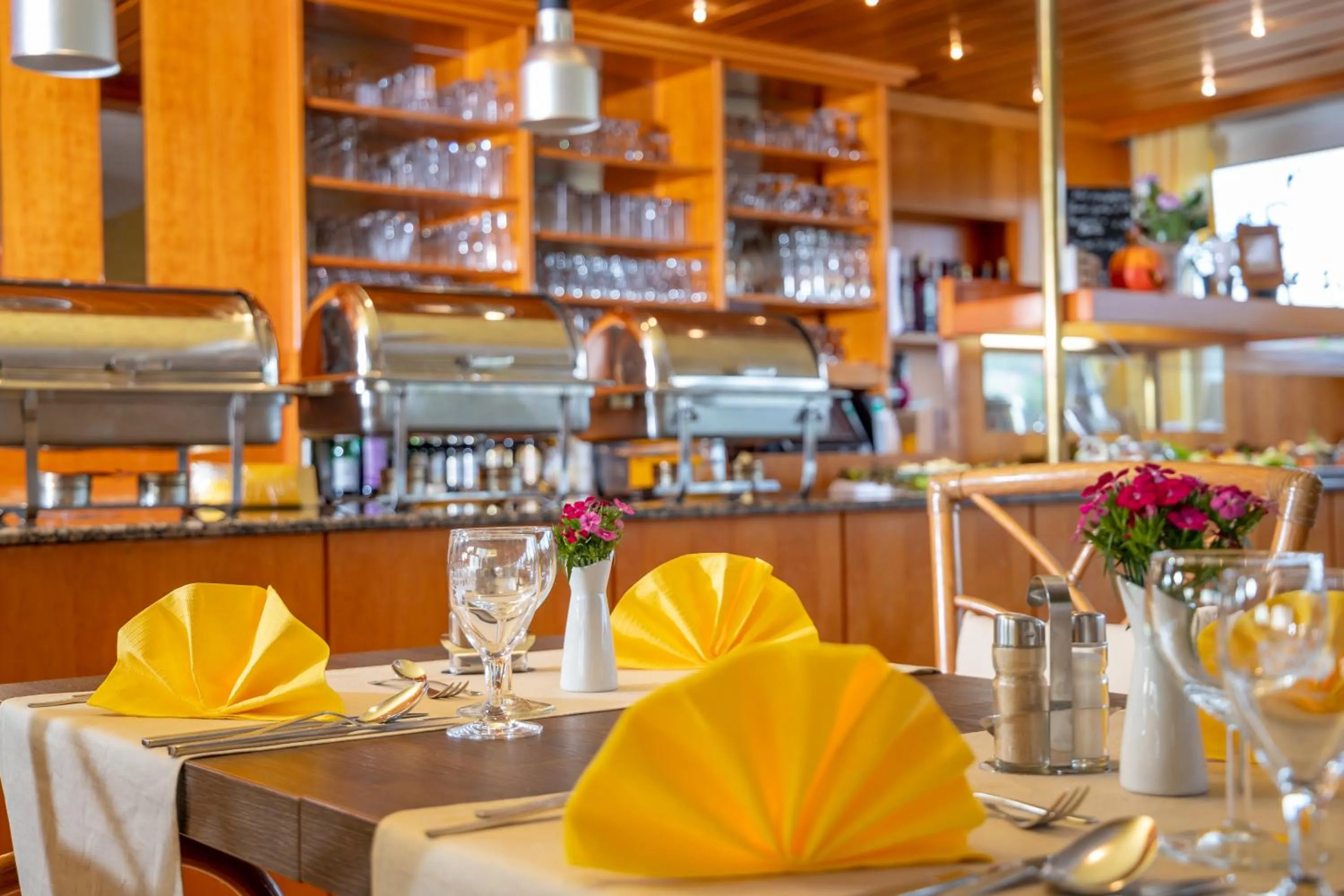 Restaurant/places to eat in Hotel Heikenberg