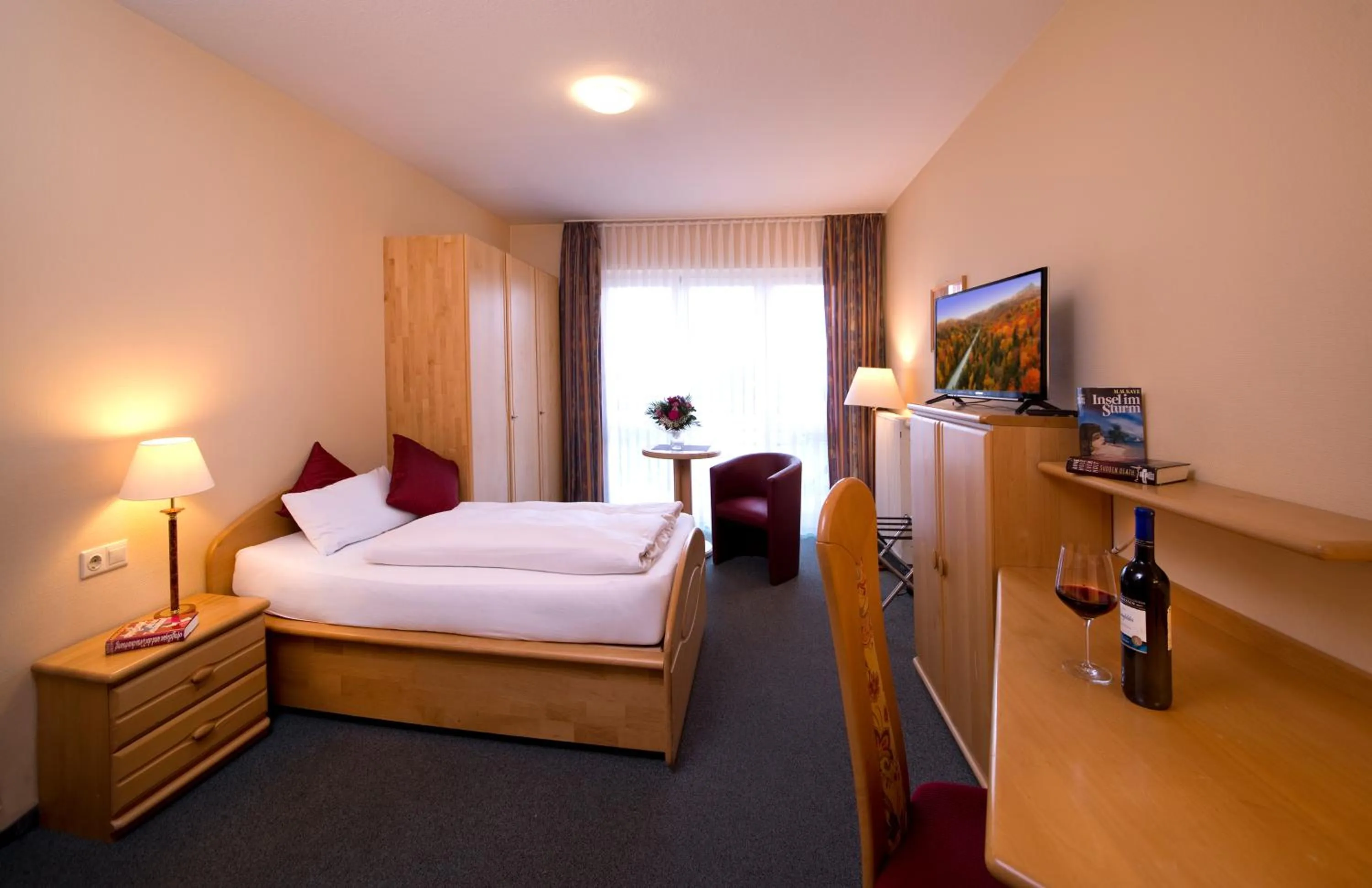 Photo of the whole room, Bed in Hotel Heikenberg